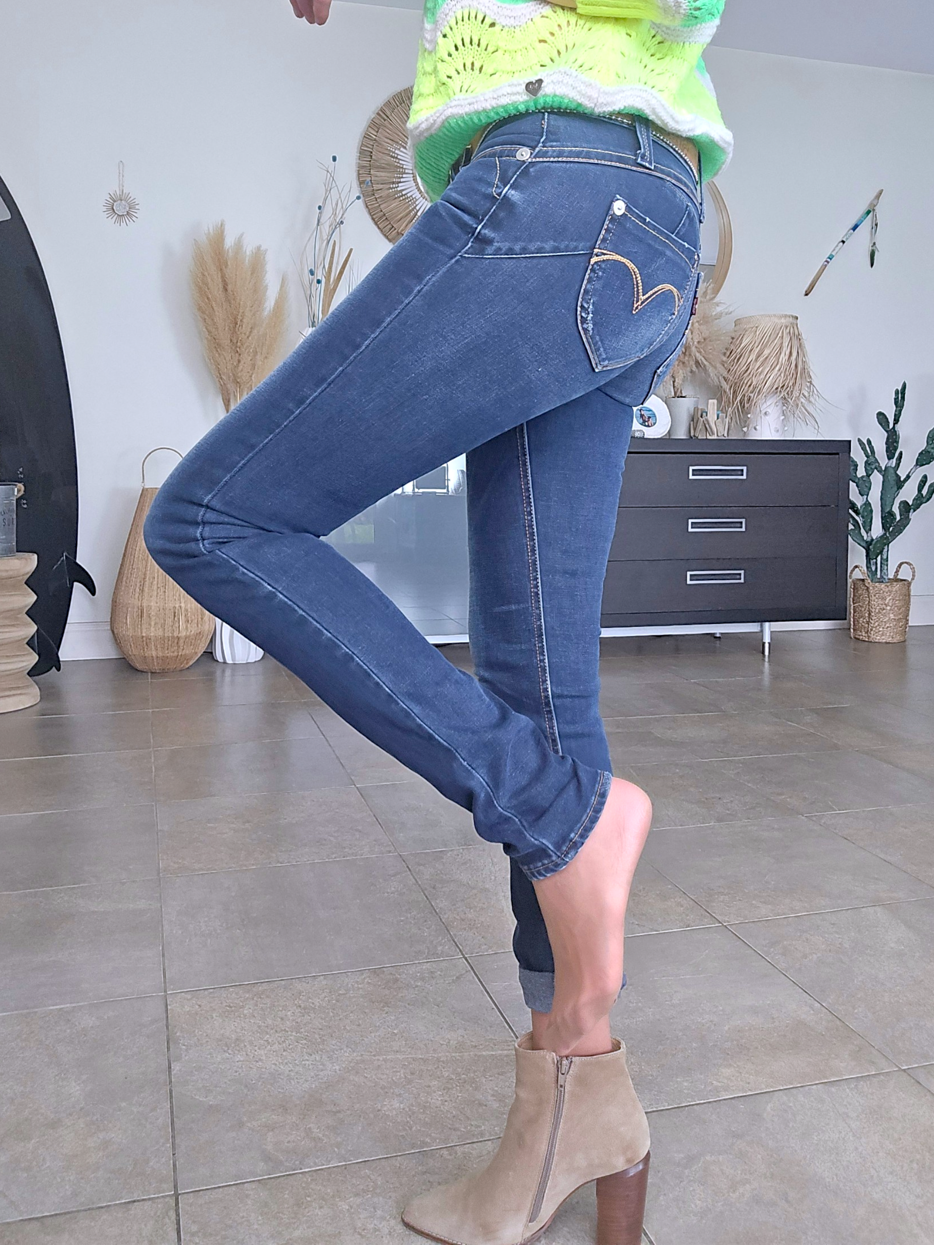 Jean bleu brut demi curve - 𝐌𝐚𝐫𝐢𝐧𝐚𝟒𝟒𝐟𝐚𝐦𝐢𝐥𝐲