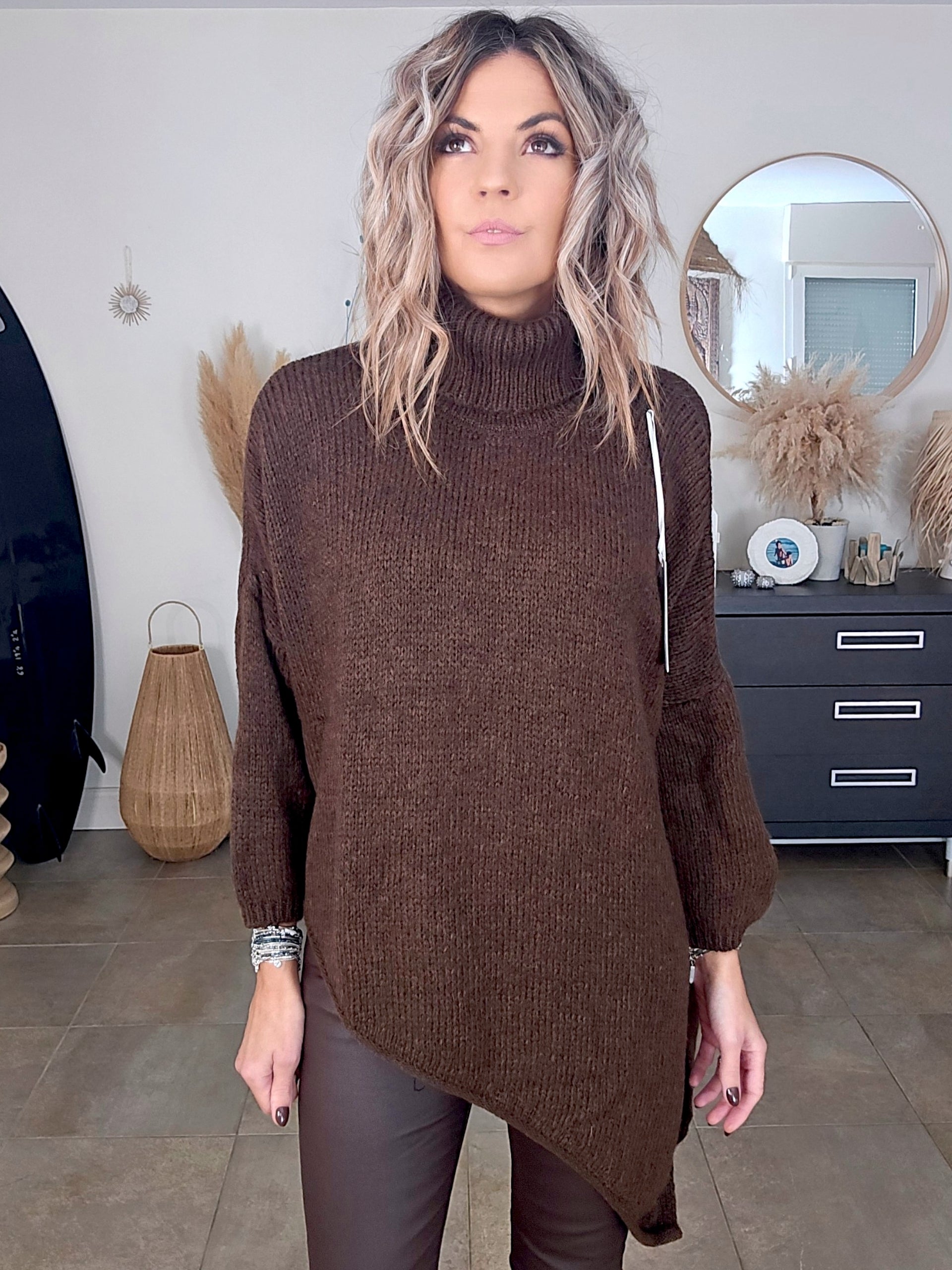 Pull marron longueur asymétrique - 𝐌𝐚𝐫𝐢𝐧𝐚𝟒𝟒𝐟𝐚𝐦𝐢𝐥𝐲