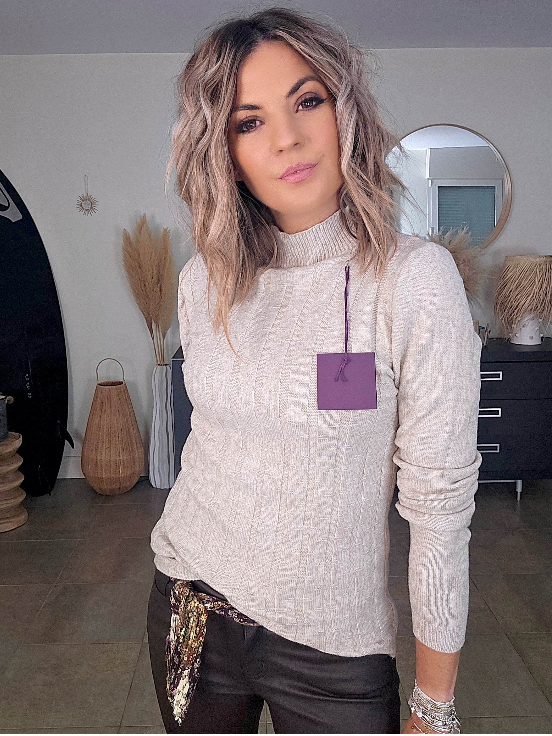 Pull beige à col roulé - 𝐌𝐚𝐫𝐢𝐧𝐚𝟒𝟒𝐟𝐚𝐦𝐢𝐥𝐲