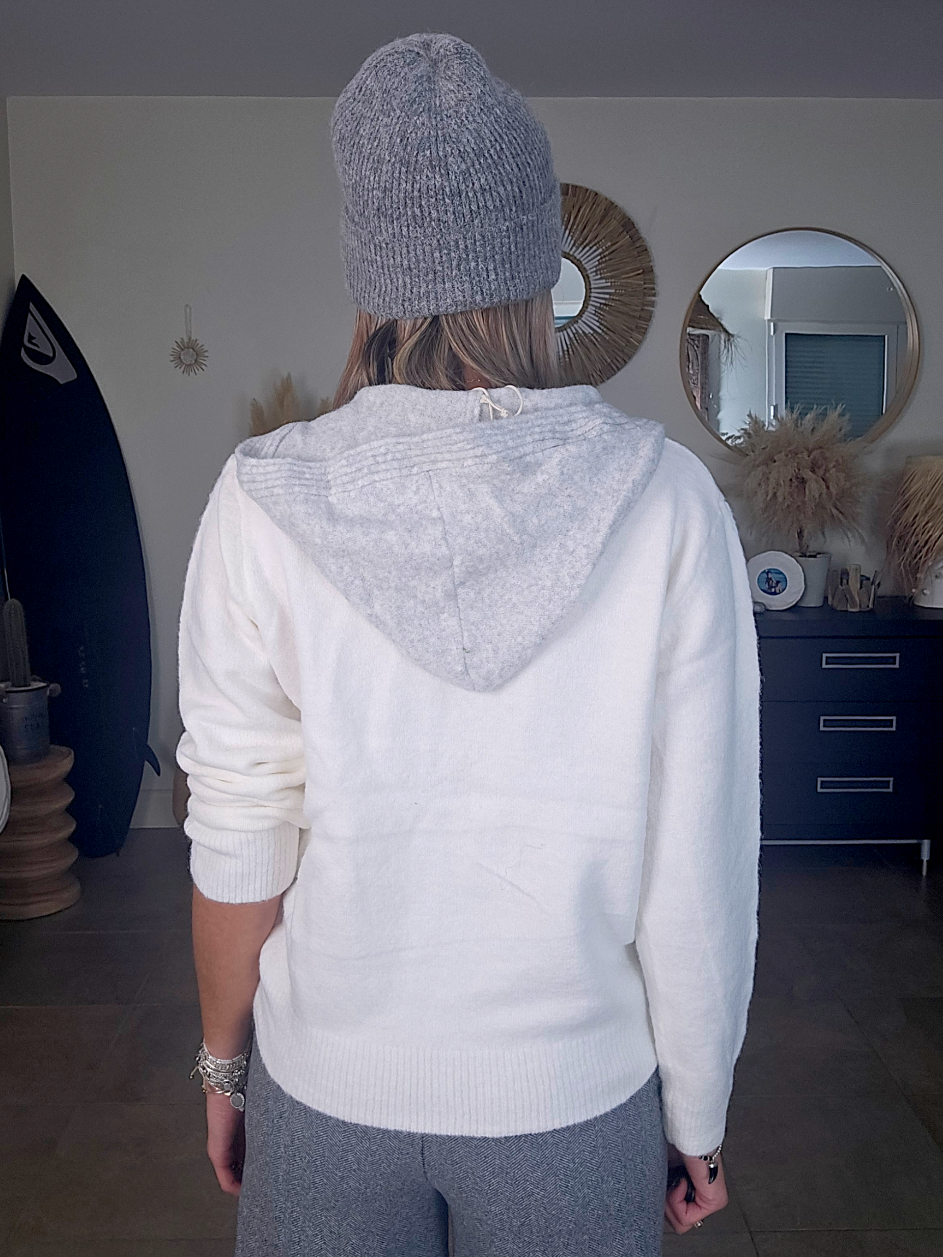 Bonnet gris à maille côtelée et chaude