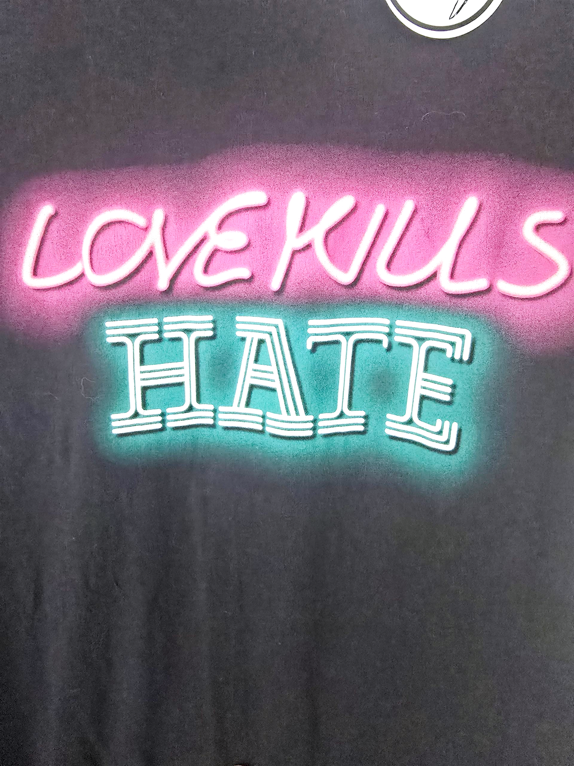 T-shirt love kills
