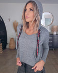 Pull gris à capuche
