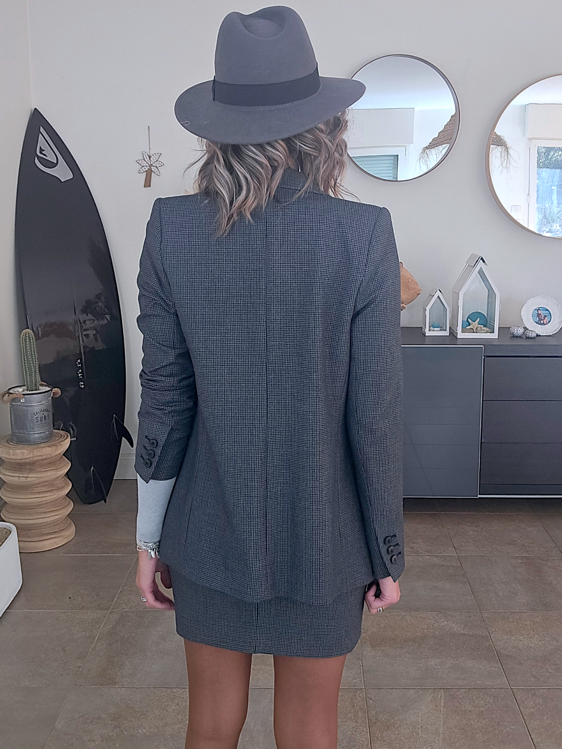 Veste chic noire &amp; grise avec pin's