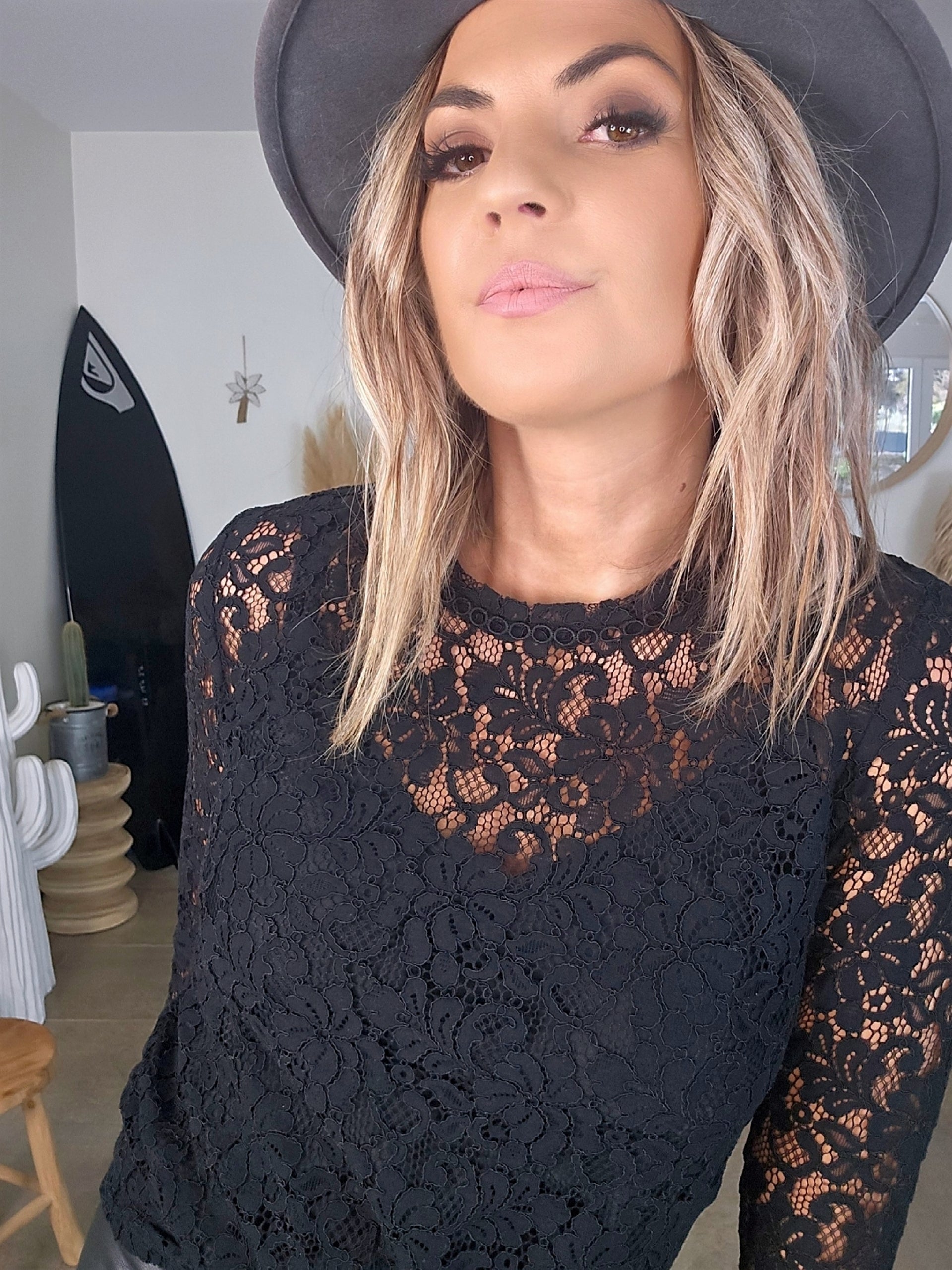 Haut noir en dentelle