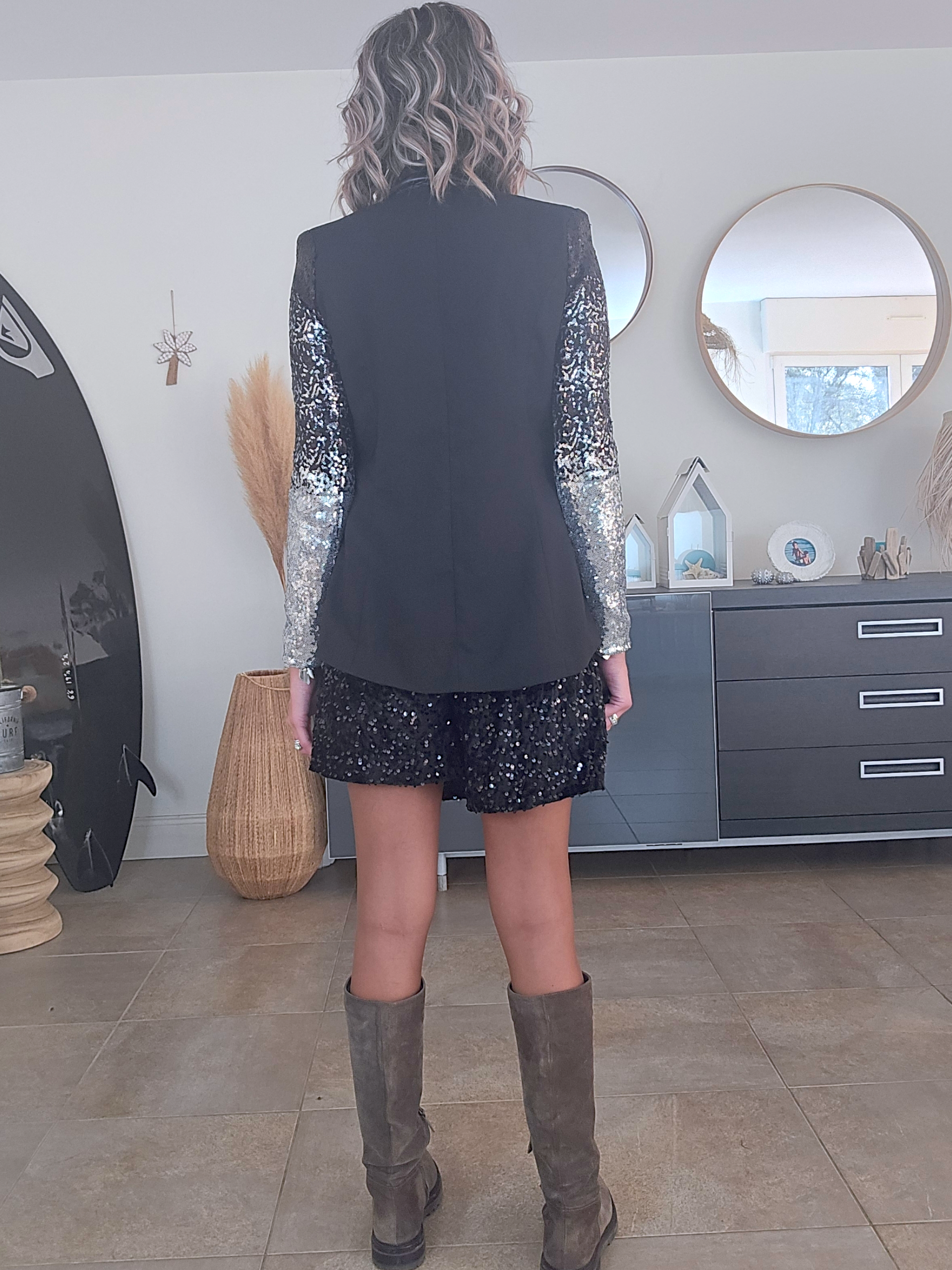 Jupe-short velours et sequins noirs. - 𝐌𝐚𝐫𝐢𝐧𝐚𝟒𝟒𝐟𝐚𝐦𝐢𝐥𝐲