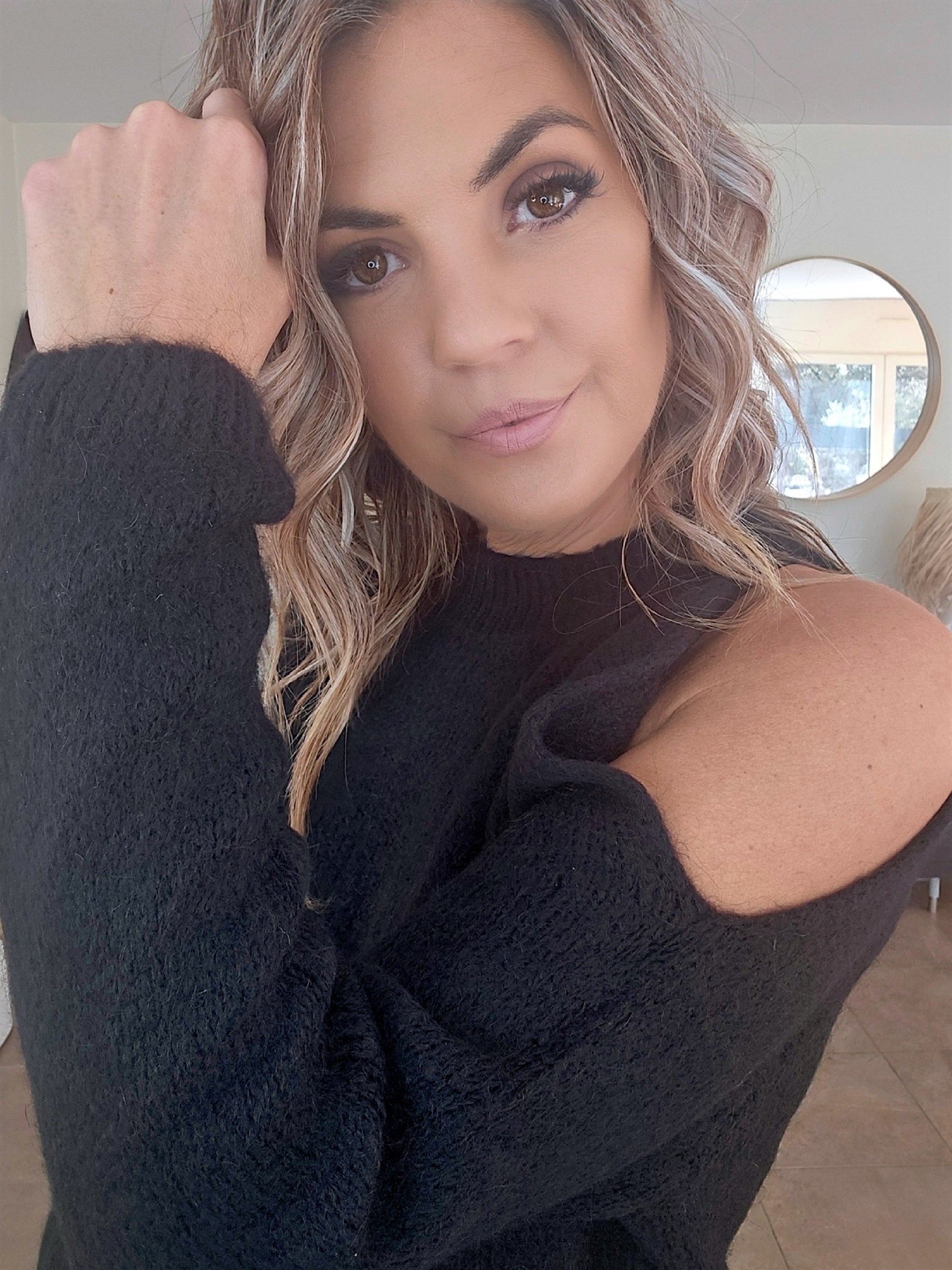 Pull chaud épaule dénudée - 𝐌𝐚𝐫𝐢𝐧𝐚𝟒𝟒𝐟𝐚𝐦𝐢𝐥𝐲
