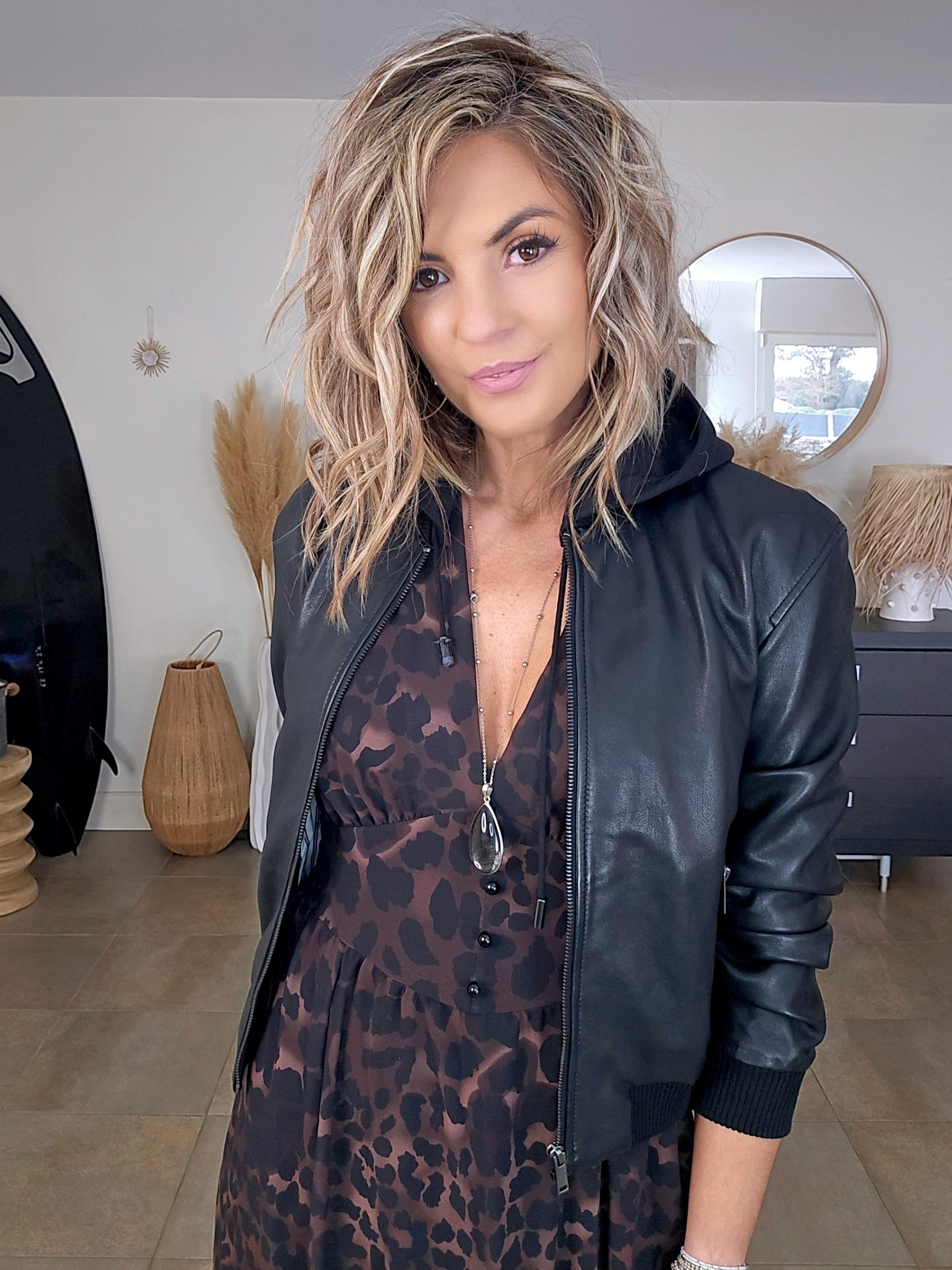 Bombers noir cuir véritable - 𝐌𝐚𝐫𝐢𝐧𝐚𝟒𝟒𝐟𝐚𝐦𝐢𝐥𝐲