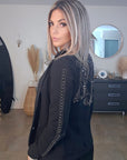 Veste cintrée noire cloutée