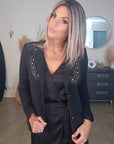 Veste cintrée noire cloutée