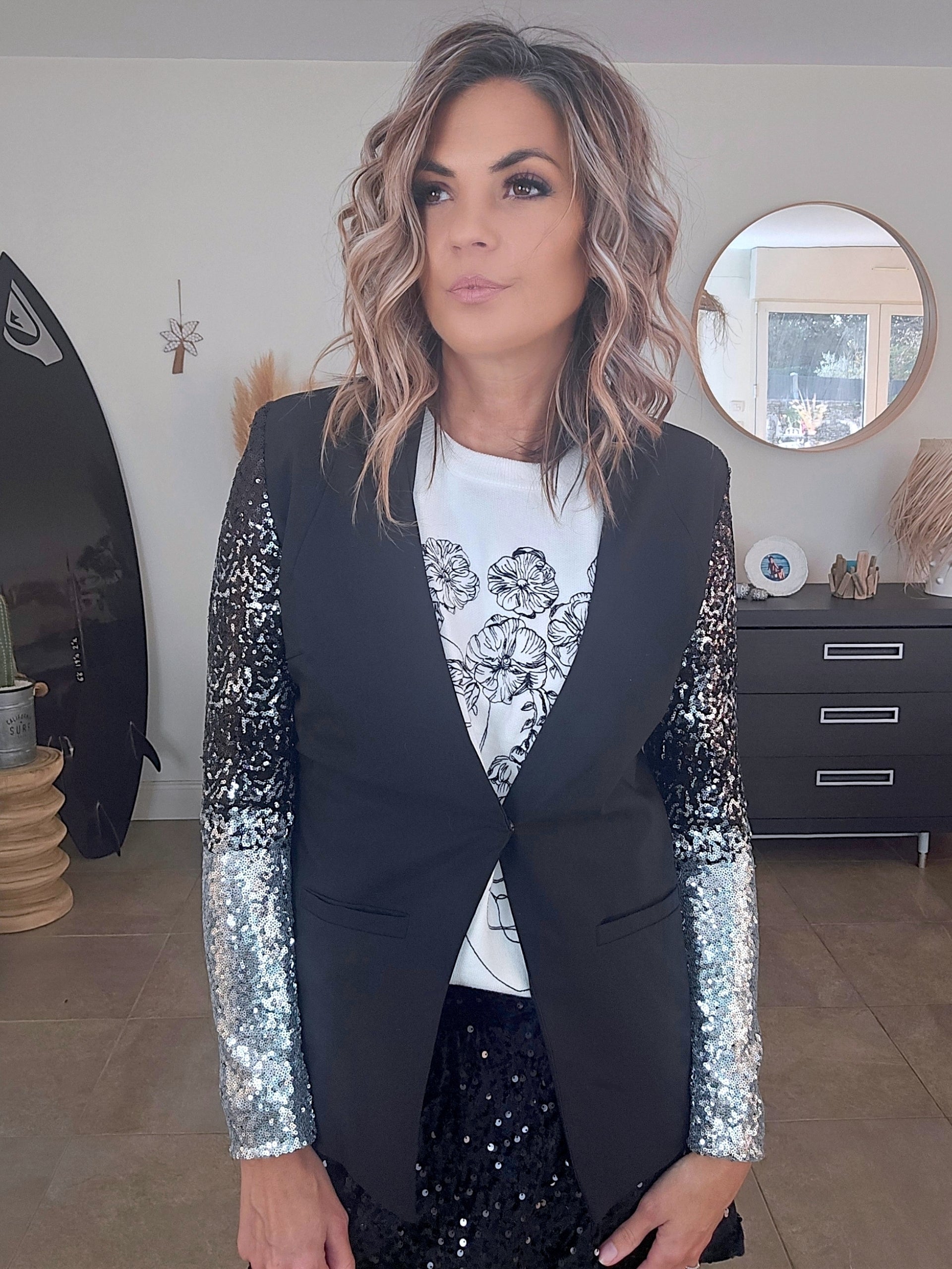 Veste cintrée avec manches en sequins - 𝐌𝐚𝐫𝐢𝐧𝐚𝟒𝟒𝐟𝐚𝐦𝐢𝐥𝐲
