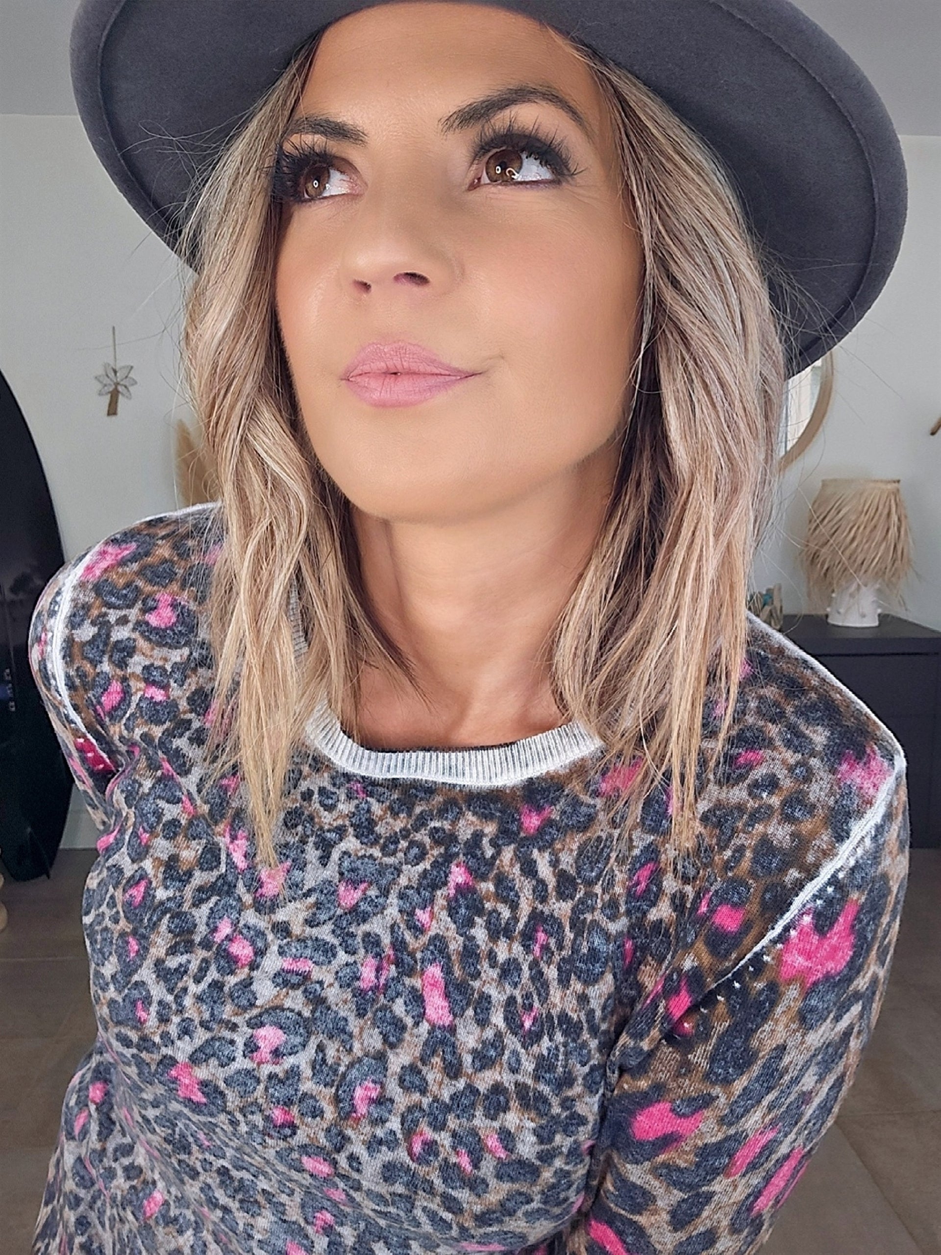Pull léopard rose vif