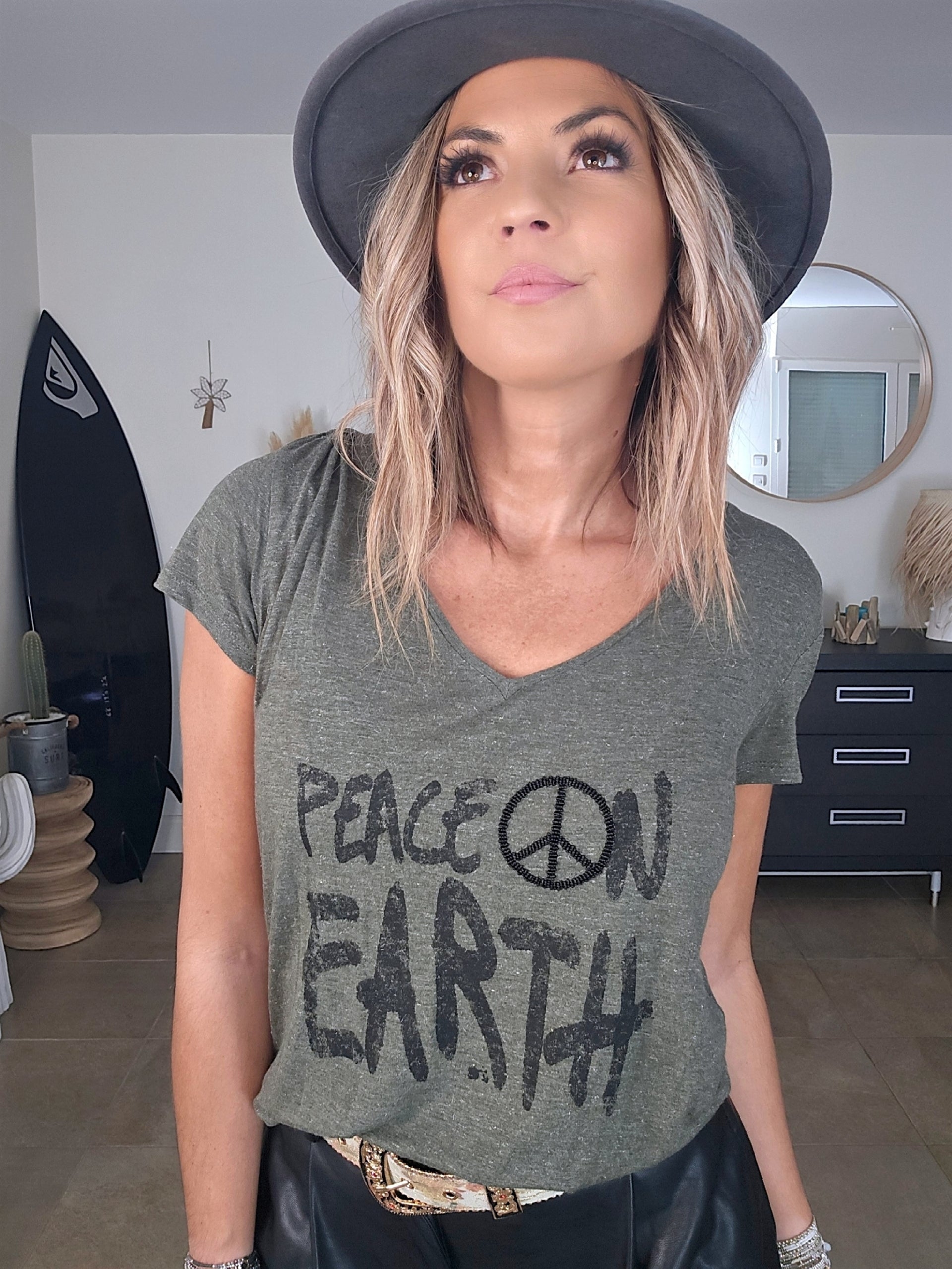 T-shirt kaki peace n'love à perles