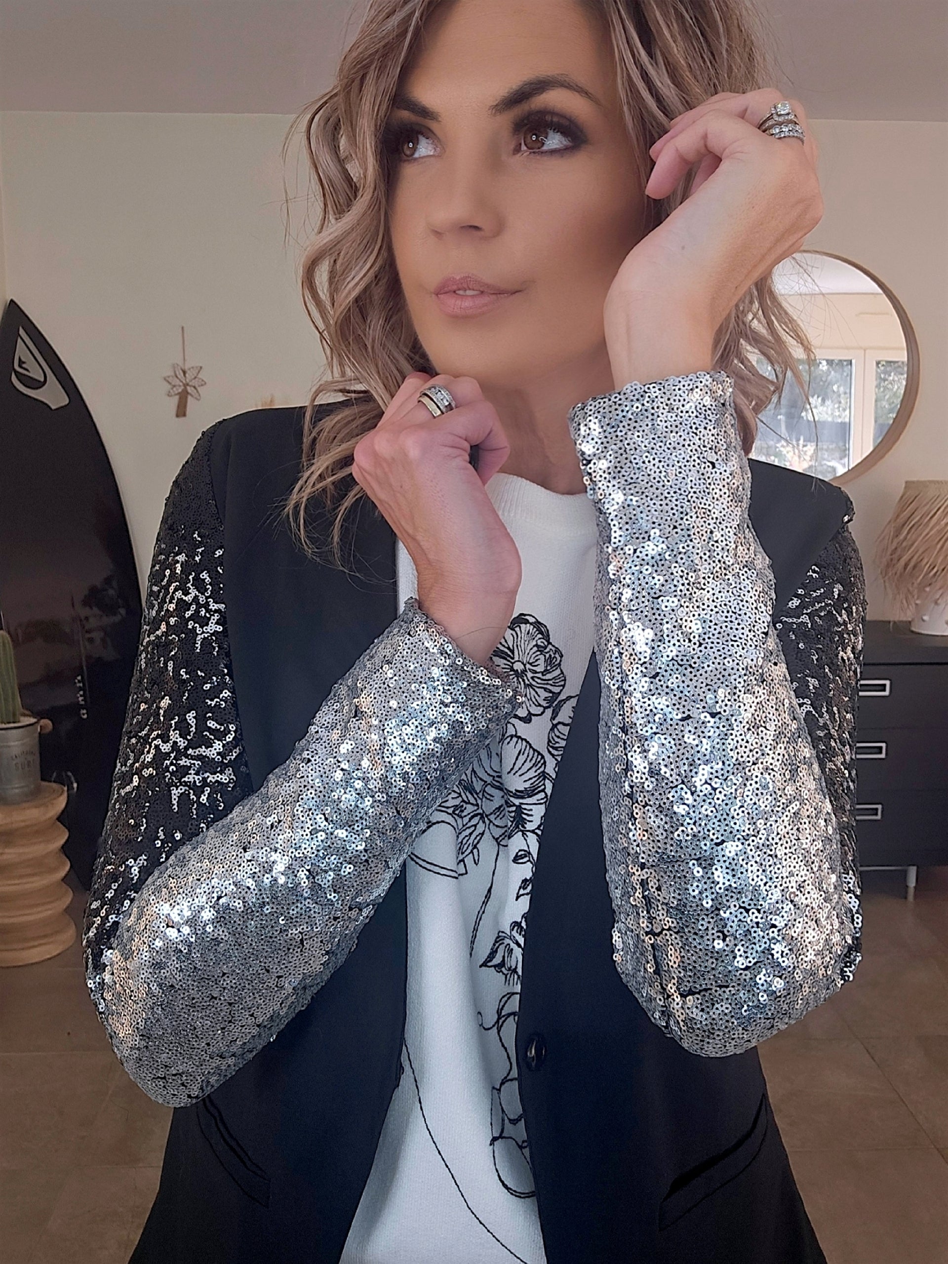 Veste cintrée avec manches en sequins - 𝐌𝐚𝐫𝐢𝐧𝐚𝟒𝟒𝐟𝐚𝐦𝐢𝐥𝐲