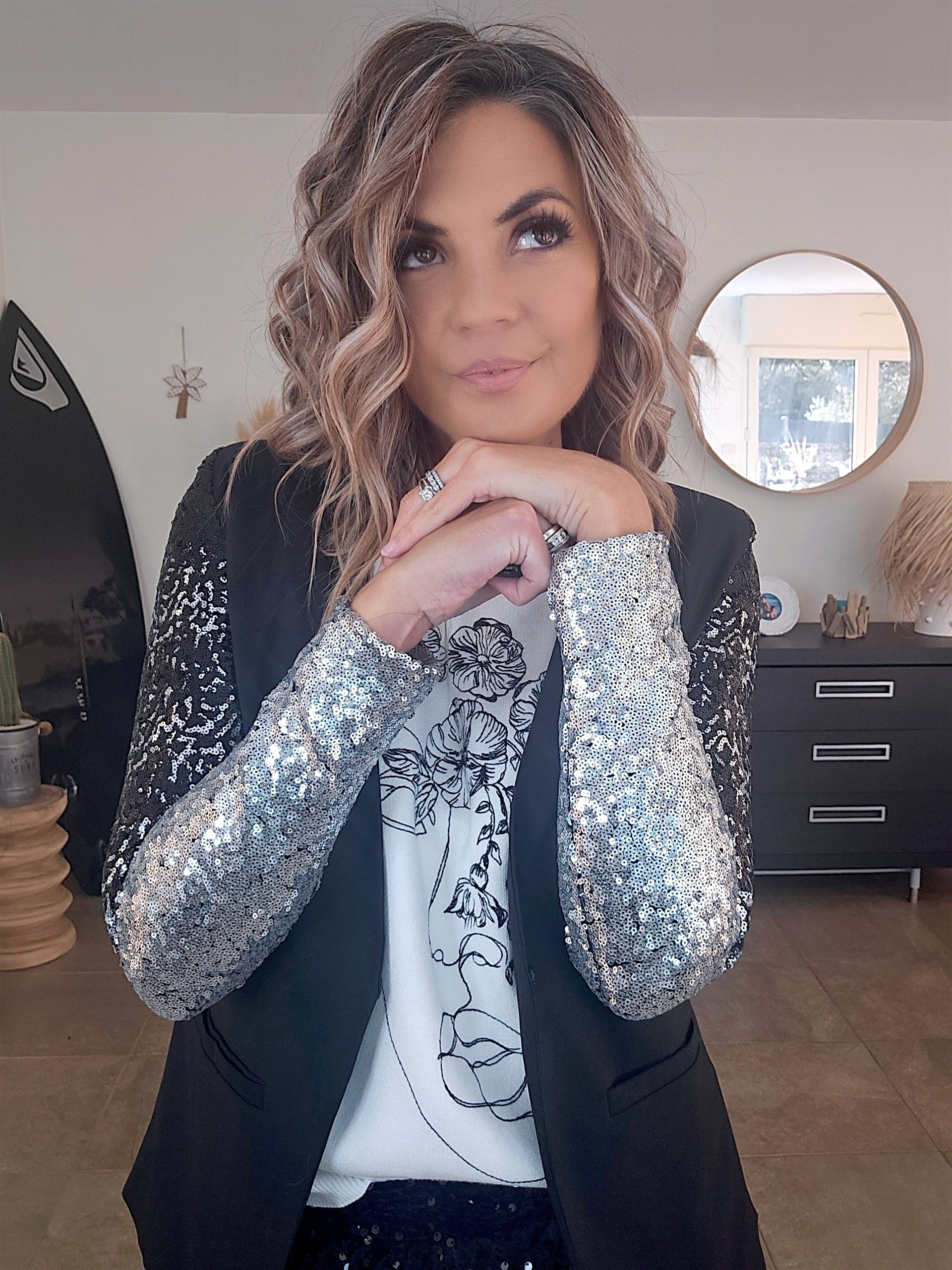Veste cintrée avec manches en sequins - 𝐌𝐚𝐫𝐢𝐧𝐚𝟒𝟒𝐟𝐚𝐦𝐢𝐥𝐲