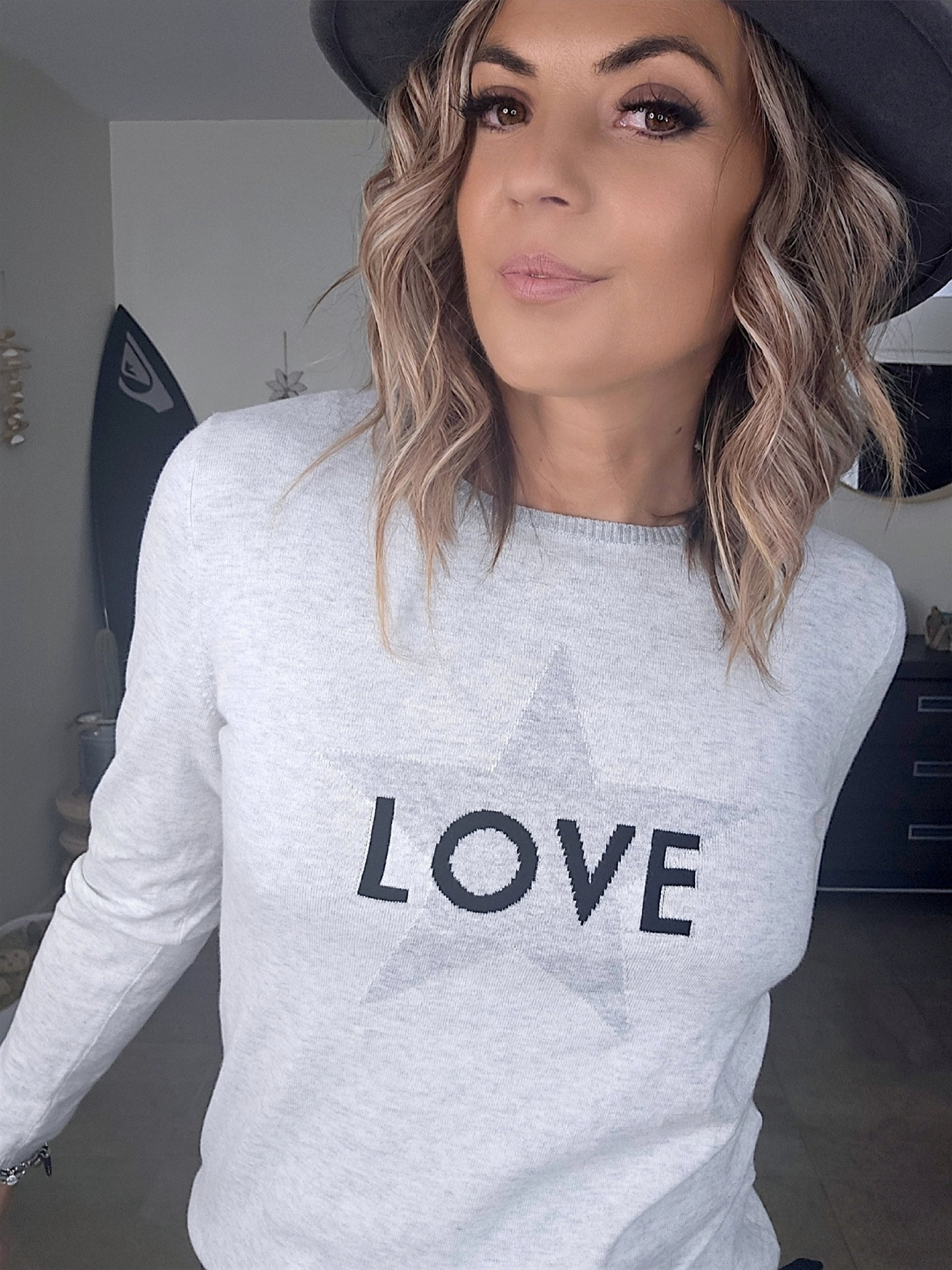Pull à inscriptions - 𝐌𝐚𝐫𝐢𝐧𝐚𝟒𝟒𝐟𝐚𝐦𝐢𝐥𝐲