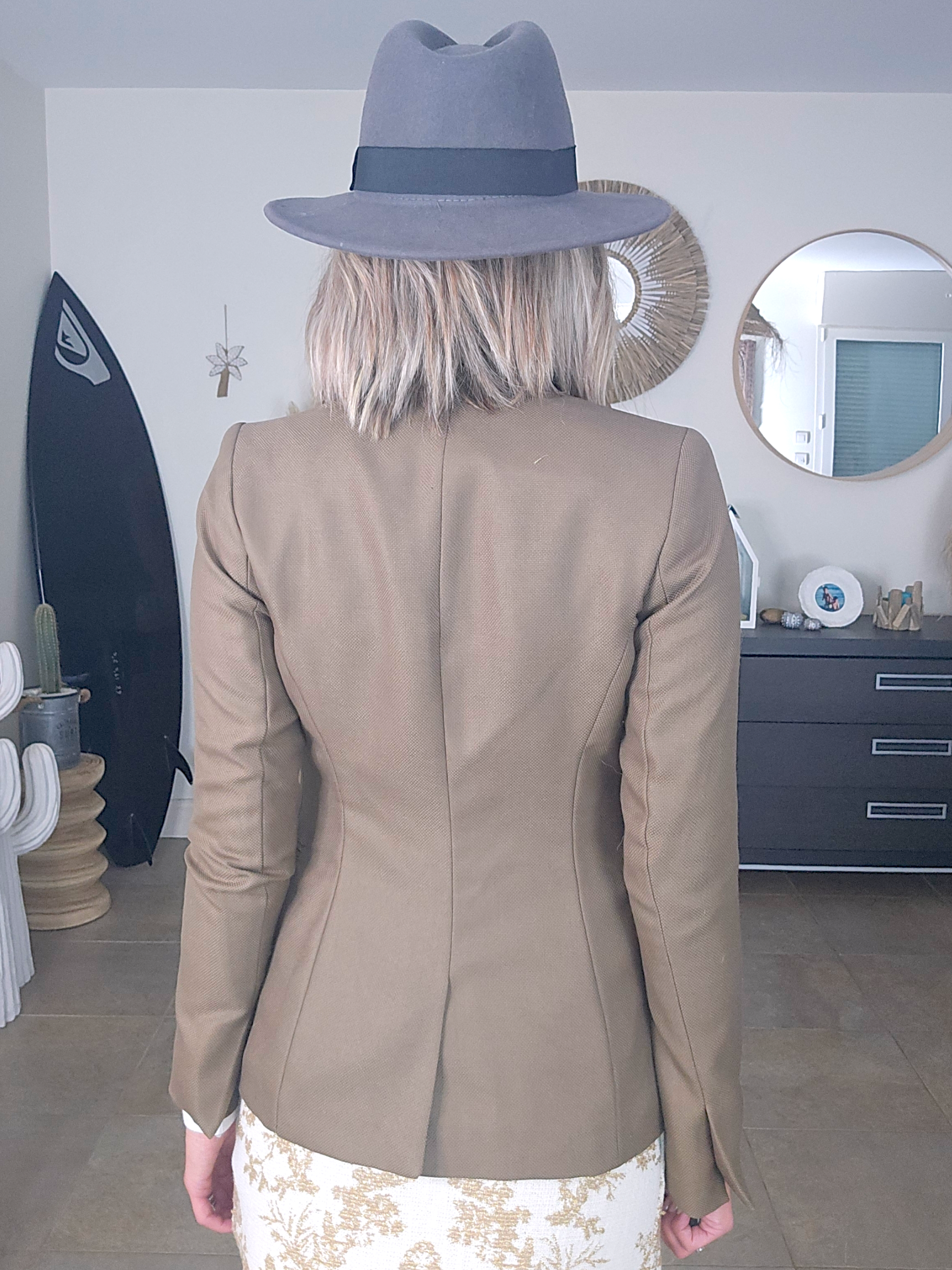 Veste chic beige foncé avec empiècements cuir