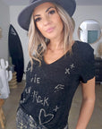 T-shirt noir avec perles bijoux