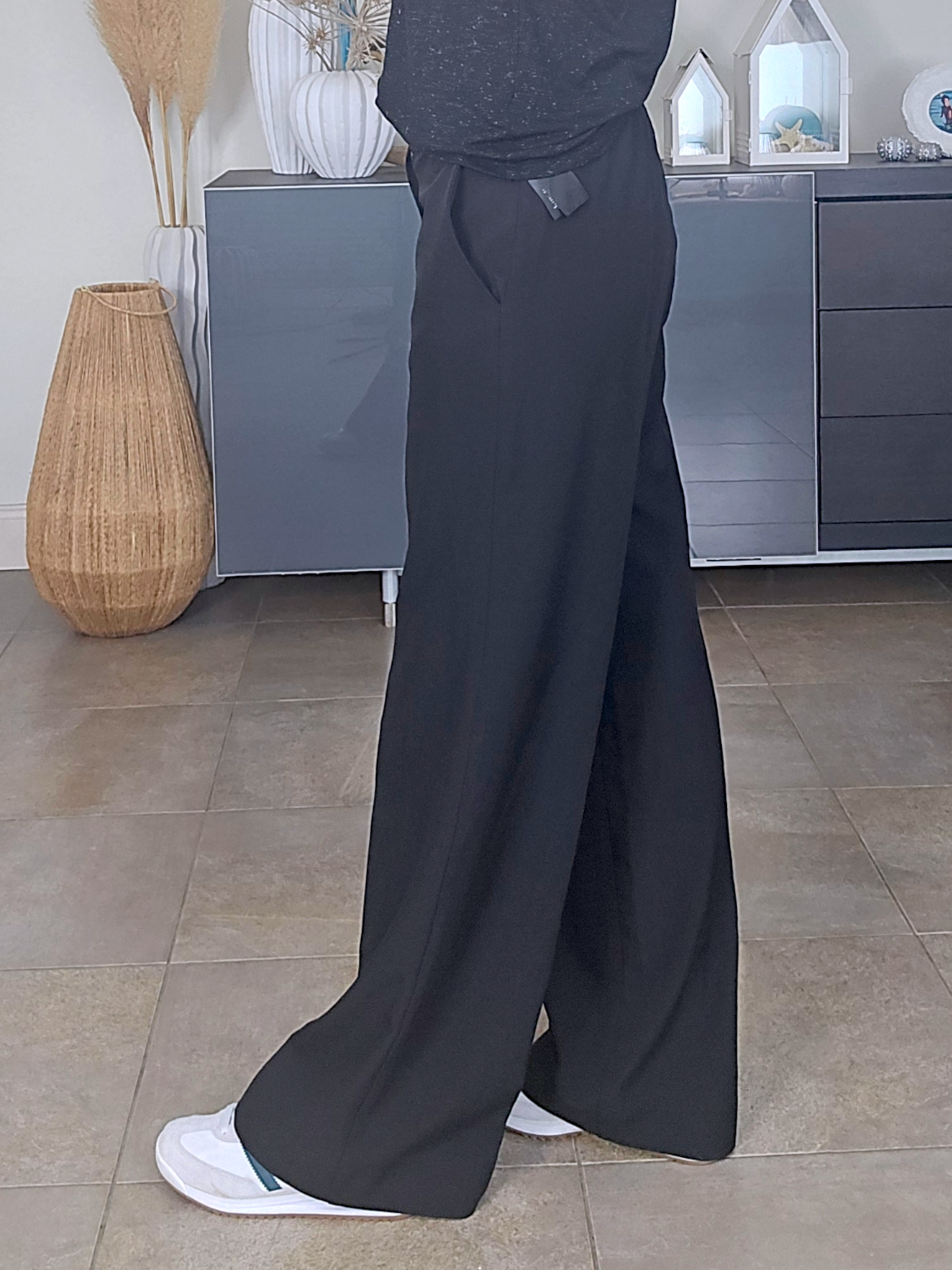 Pantalon noir à jambes larges