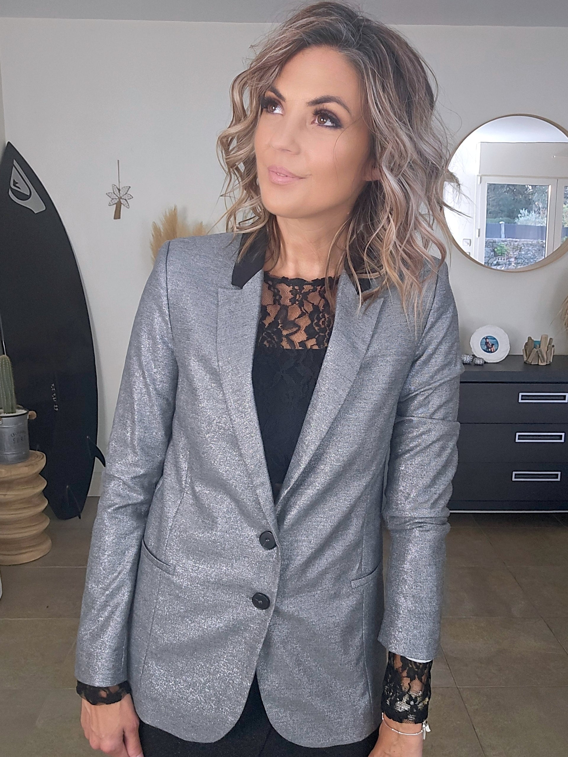 Veste cintrée grise argentée à col noir - 𝐌𝐚𝐫𝐢𝐧𝐚𝟒𝟒𝐟𝐚𝐦𝐢𝐥𝐲