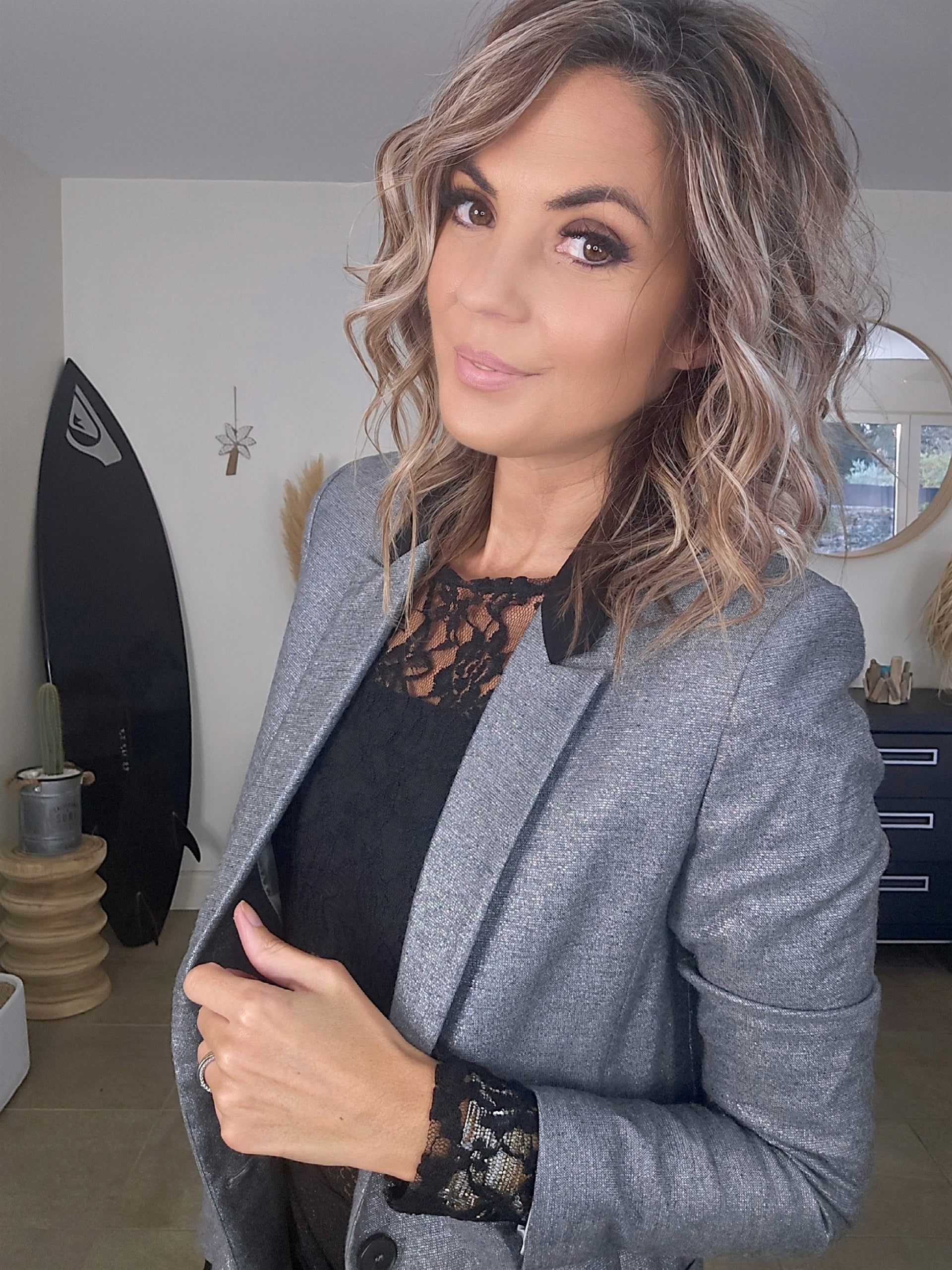 Veste cintrée grise argentée à col noir - 𝐌𝐚𝐫𝐢𝐧𝐚𝟒𝟒𝐟𝐚𝐦𝐢𝐥𝐲