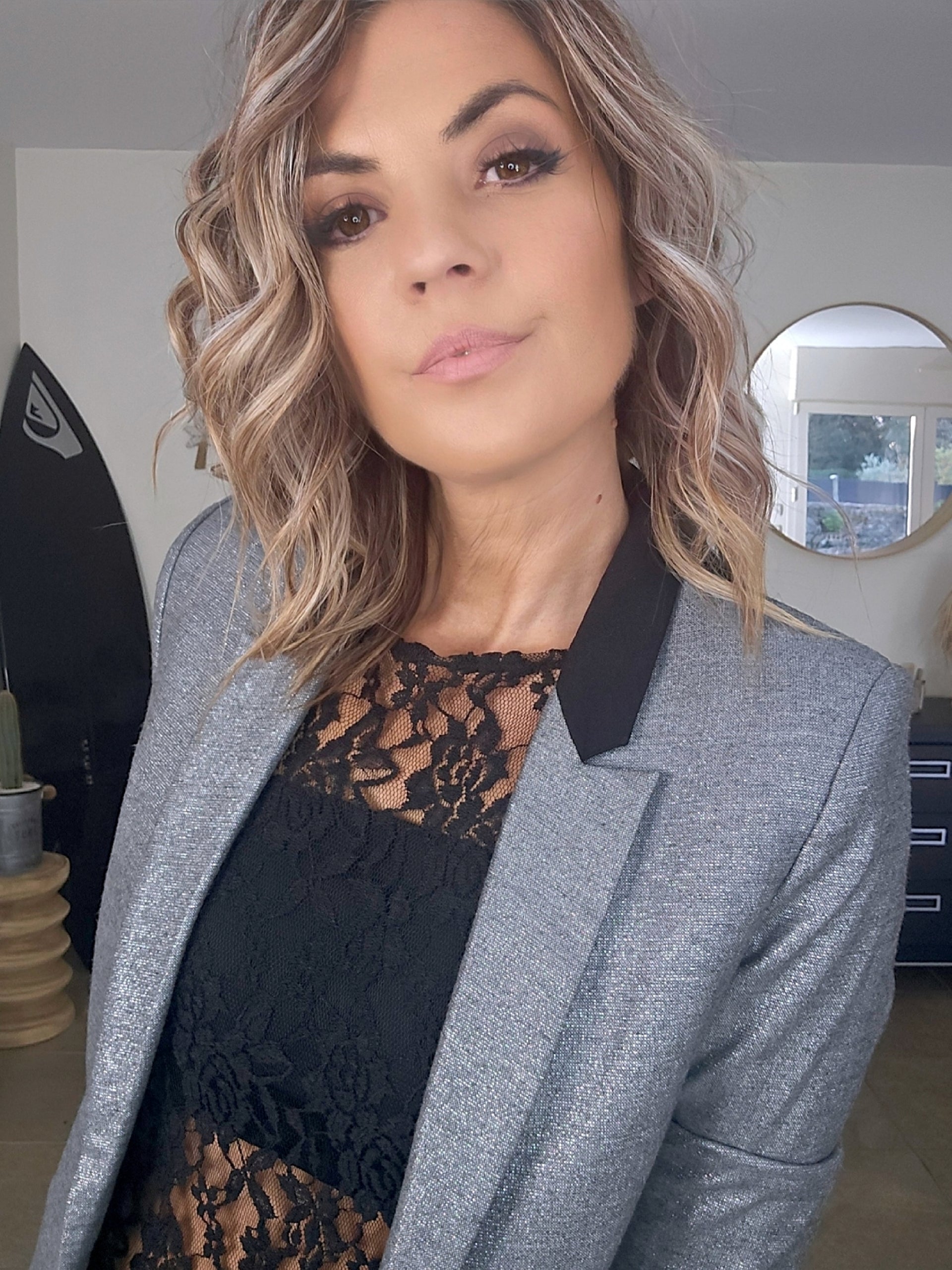 Veste cintrée grise argentée à col noir - 𝐌𝐚𝐫𝐢𝐧𝐚𝟒𝟒𝐟𝐚𝐦𝐢𝐥𝐲