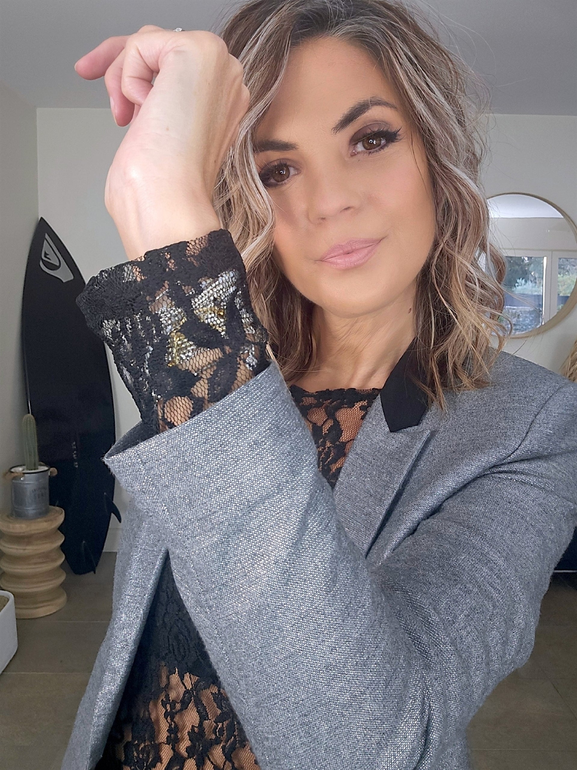 Veste cintrée grise argentée à col noir - 𝐌𝐚𝐫𝐢𝐧𝐚𝟒𝟒𝐟𝐚𝐦𝐢𝐥𝐲