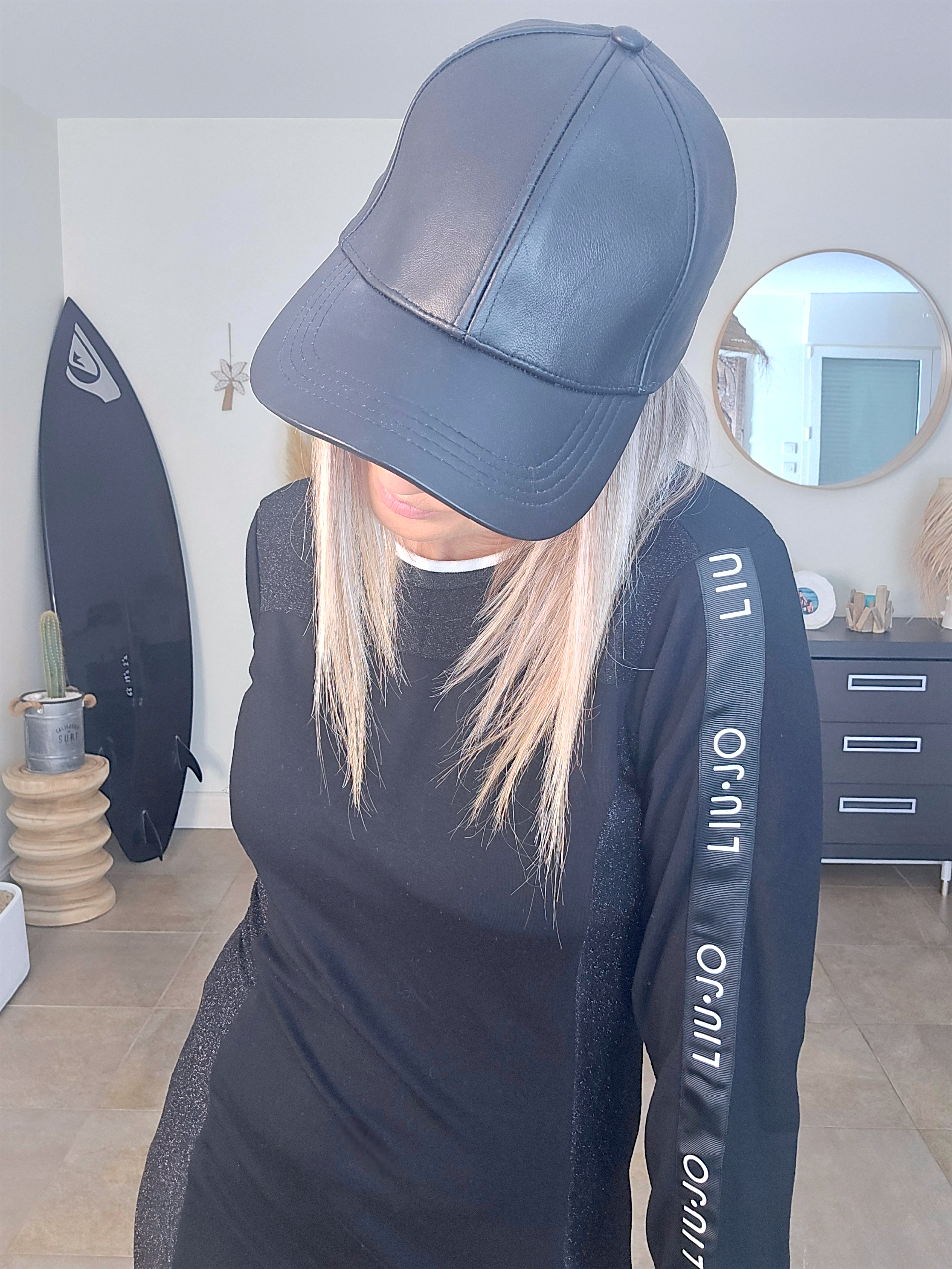 Casquette noire 100% cuir - 𝐌𝐚𝐫𝐢𝐧𝐚𝟒𝟒𝐟𝐚𝐦𝐢𝐥𝐲