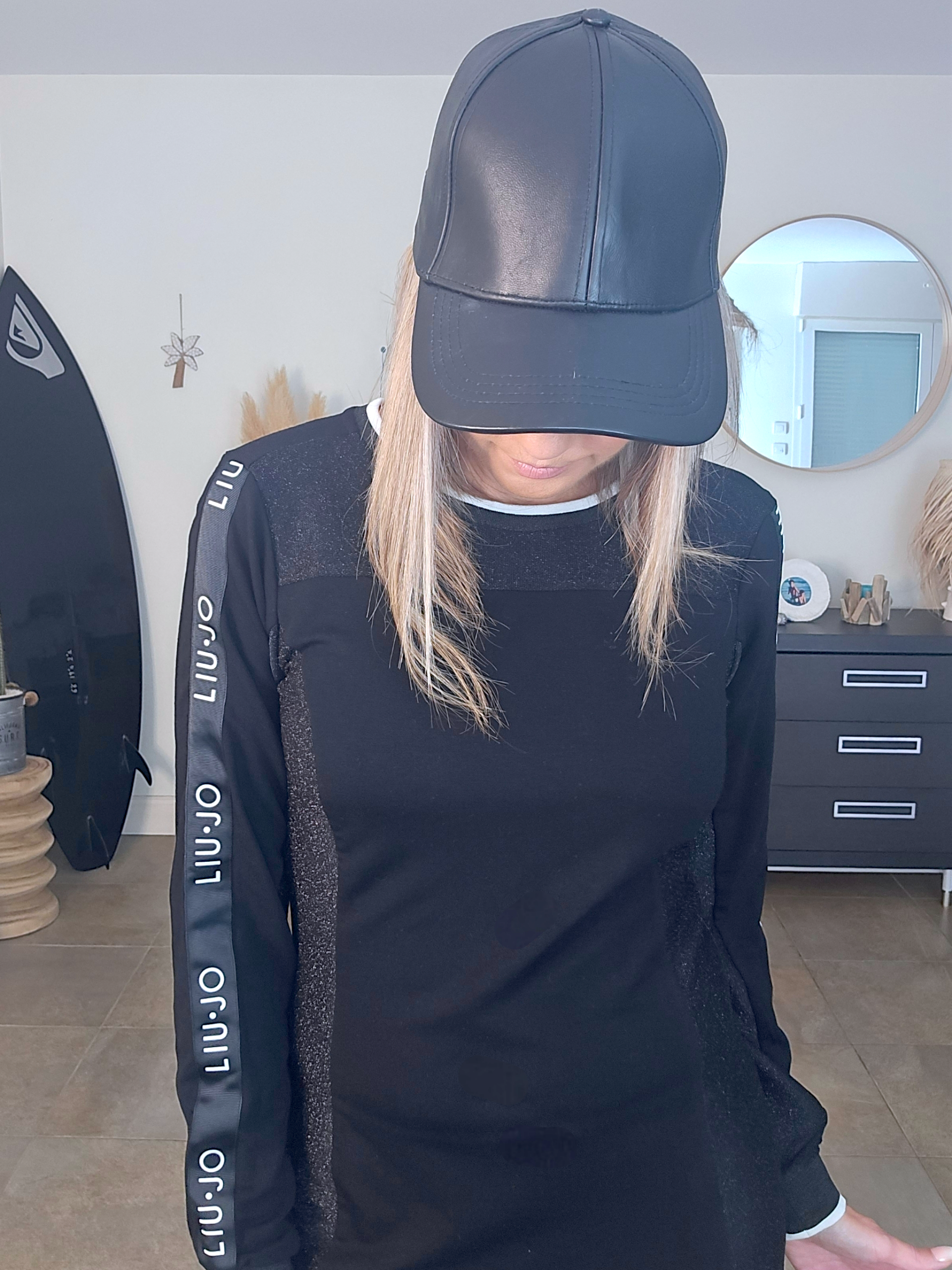 Casquette noire 100% cuir - 𝐌𝐚𝐫𝐢𝐧𝐚𝟒𝟒𝐟𝐚𝐦𝐢𝐥𝐲