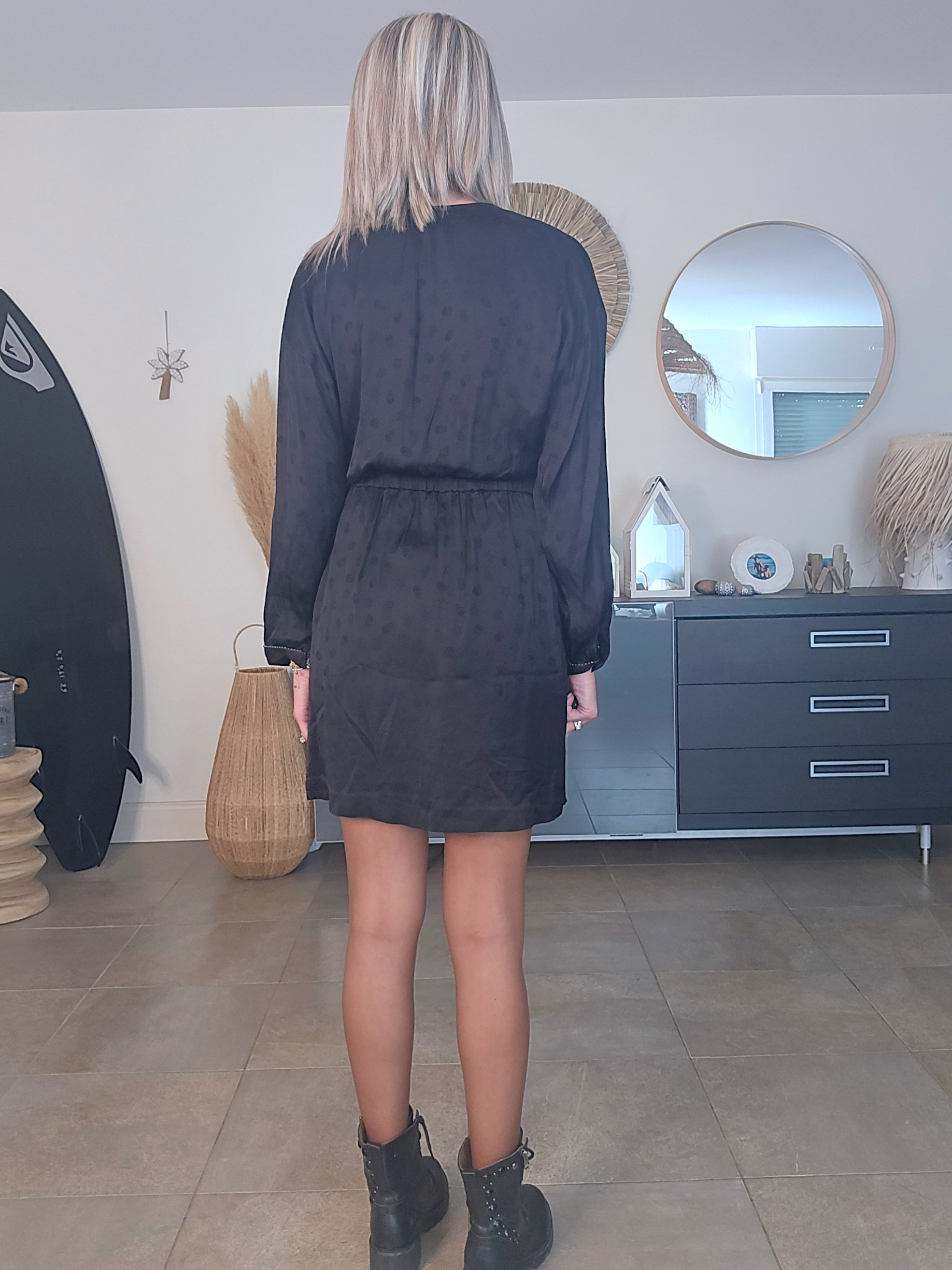 Robe noire skull en relief