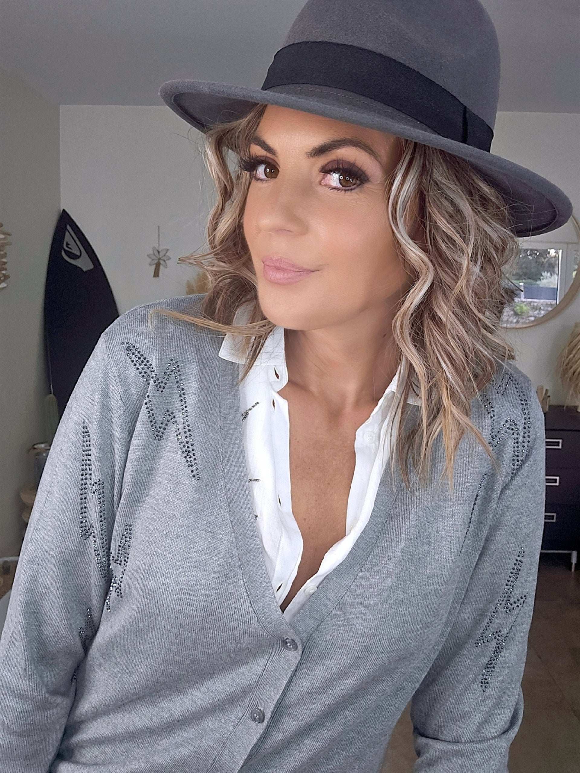 Cardigan gris éclair strass - 𝐌𝐚𝐫𝐢𝐧𝐚𝟒𝟒𝐟𝐚𝐦𝐢𝐥𝐲