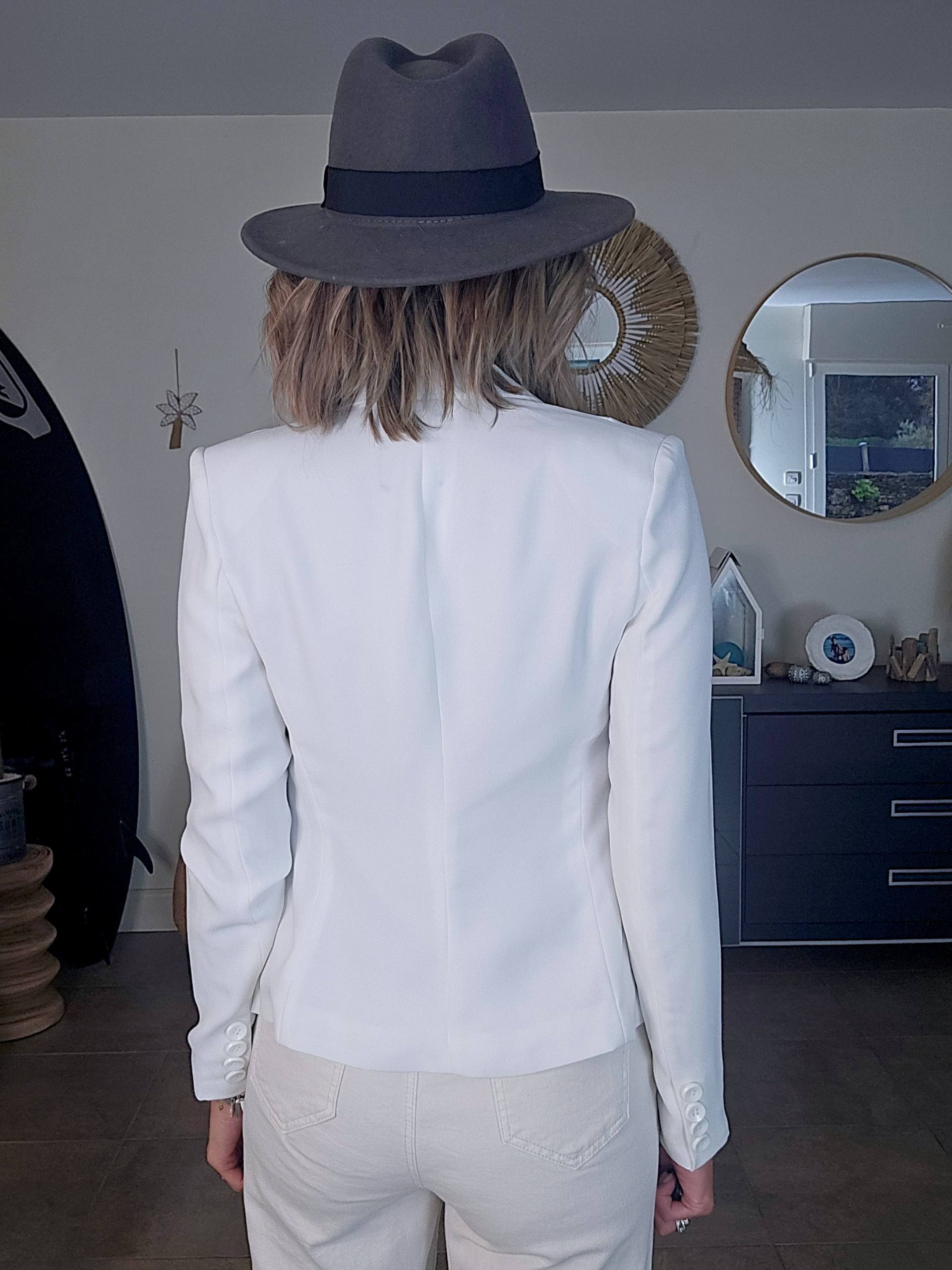 Veste cintrée blanche - 𝐌𝐚𝐫𝐢𝐧𝐚𝟒𝟒𝐟𝐚𝐦𝐢𝐥𝐲