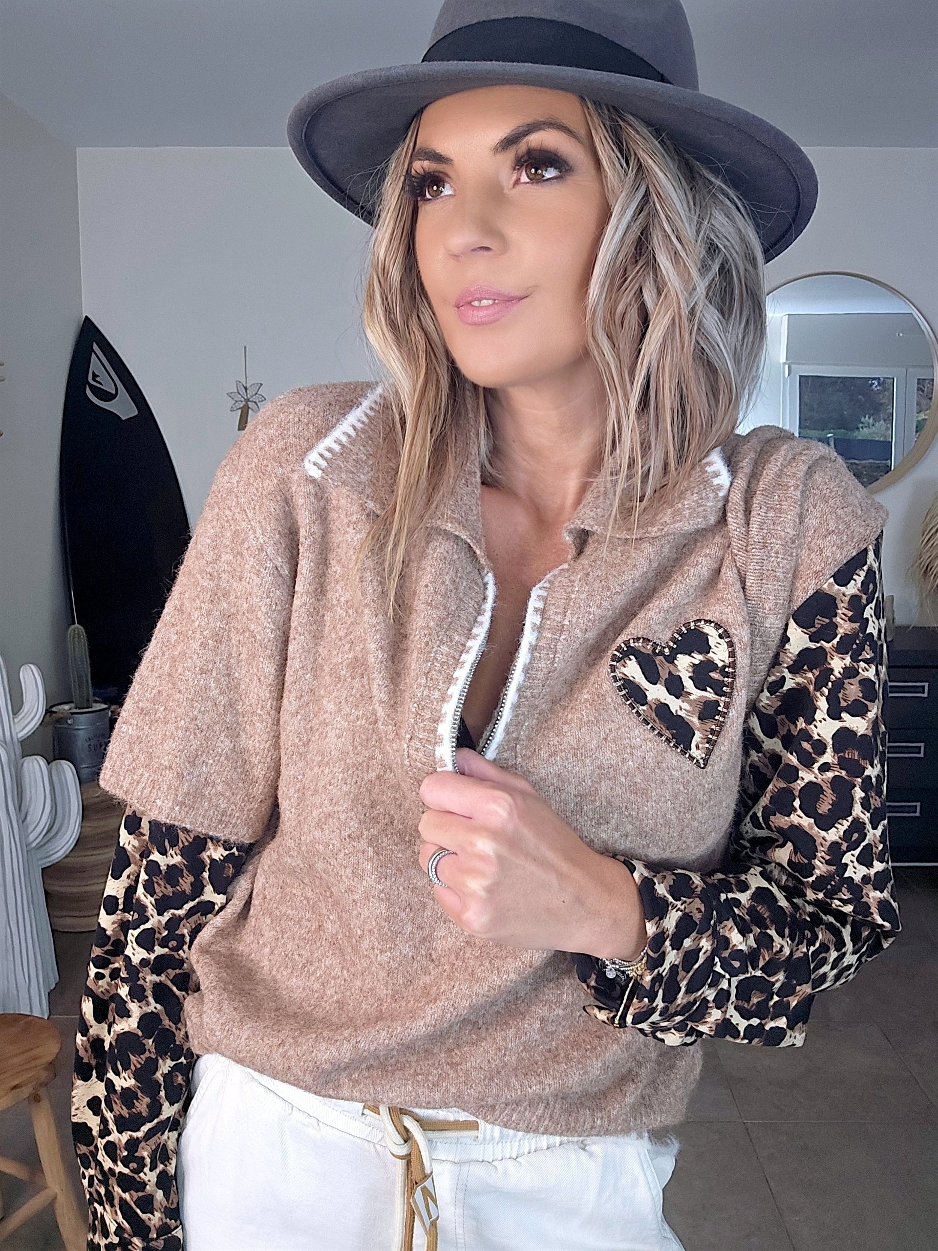 Pull beige chaud amour léopard