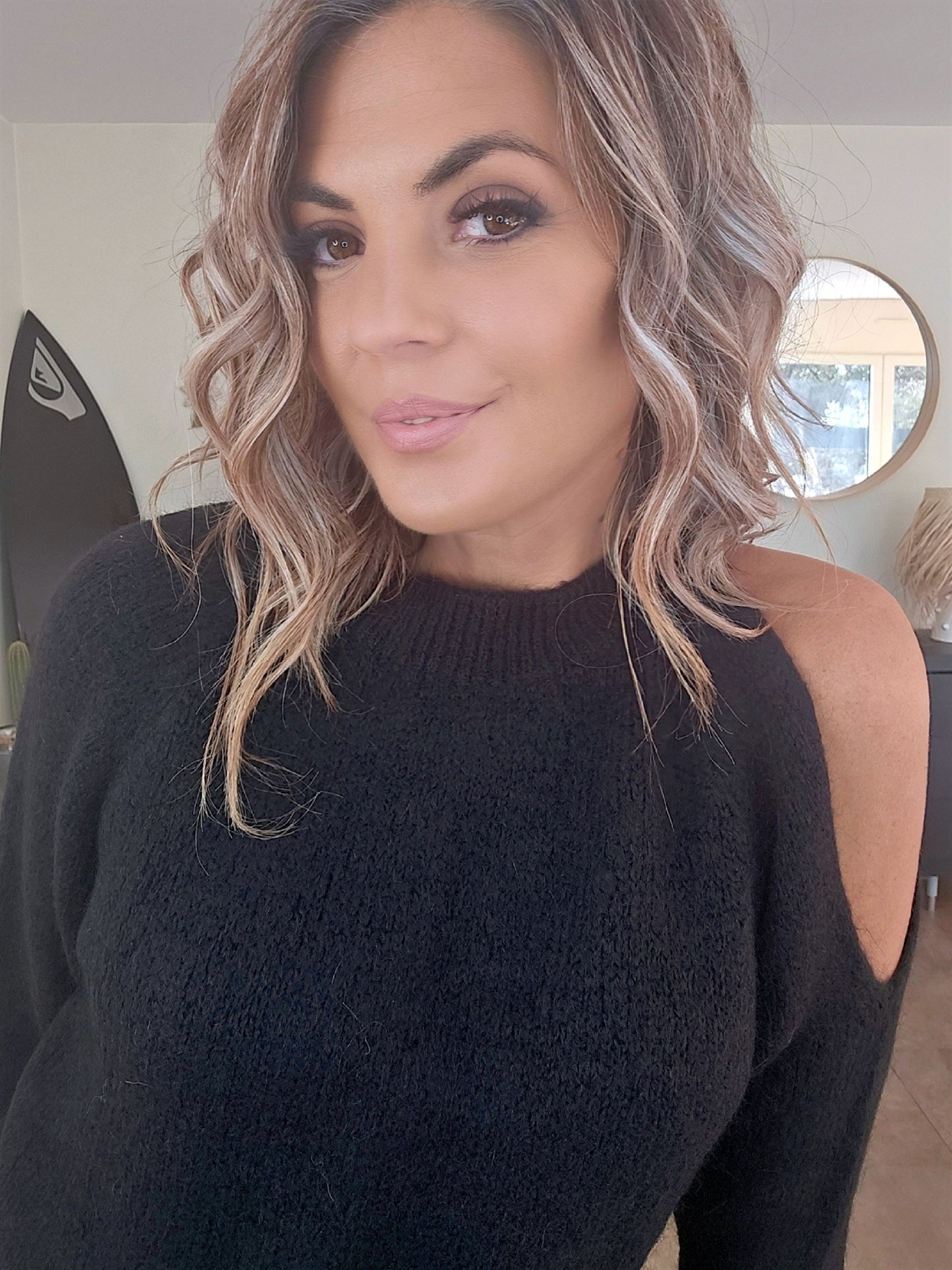 Pull chaud épaule dénudée - 𝐌𝐚𝐫𝐢𝐧𝐚𝟒𝟒𝐟𝐚𝐦𝐢𝐥𝐲