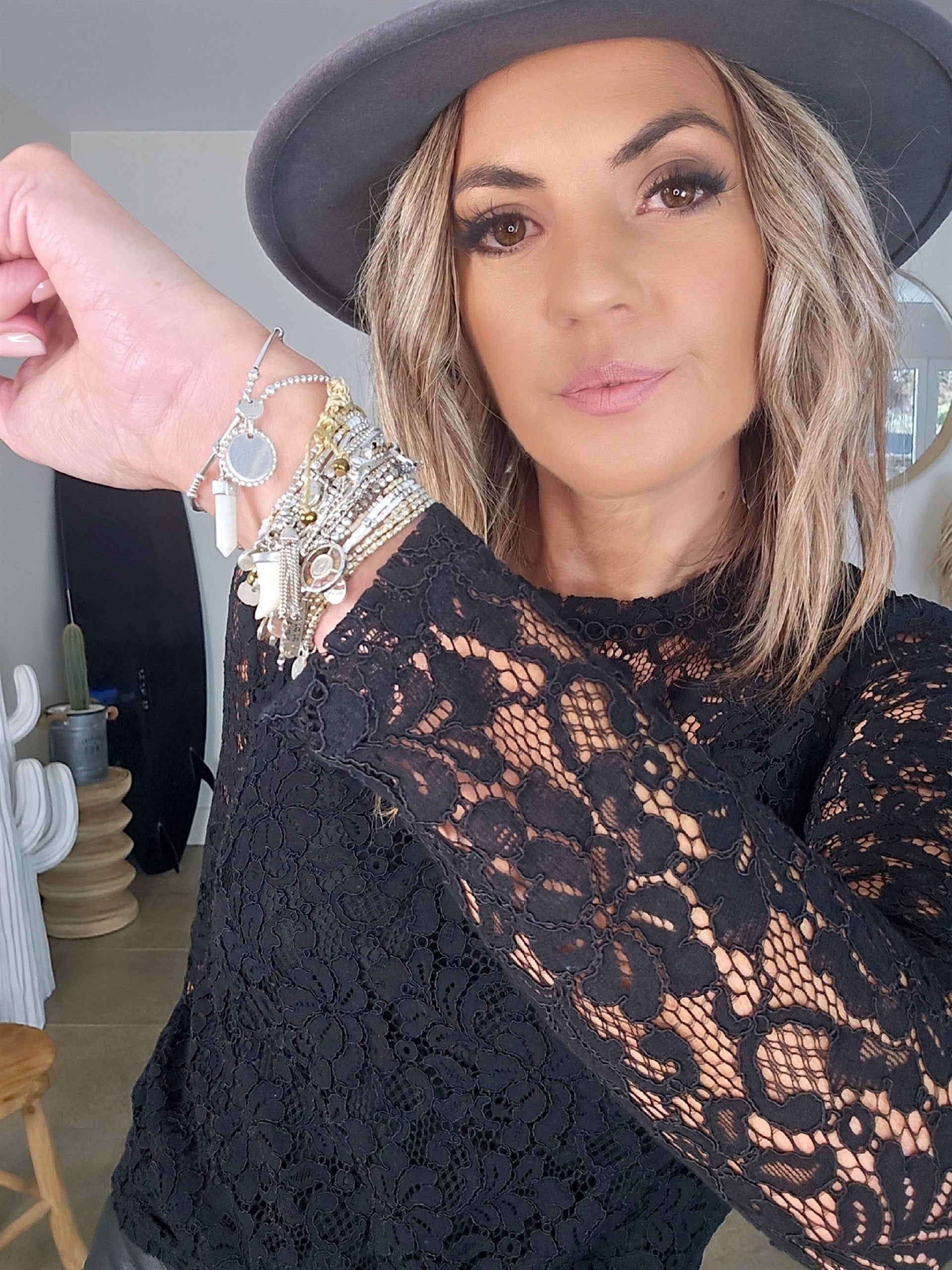 Haut noir en dentelle