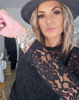 Haut noir en dentelle