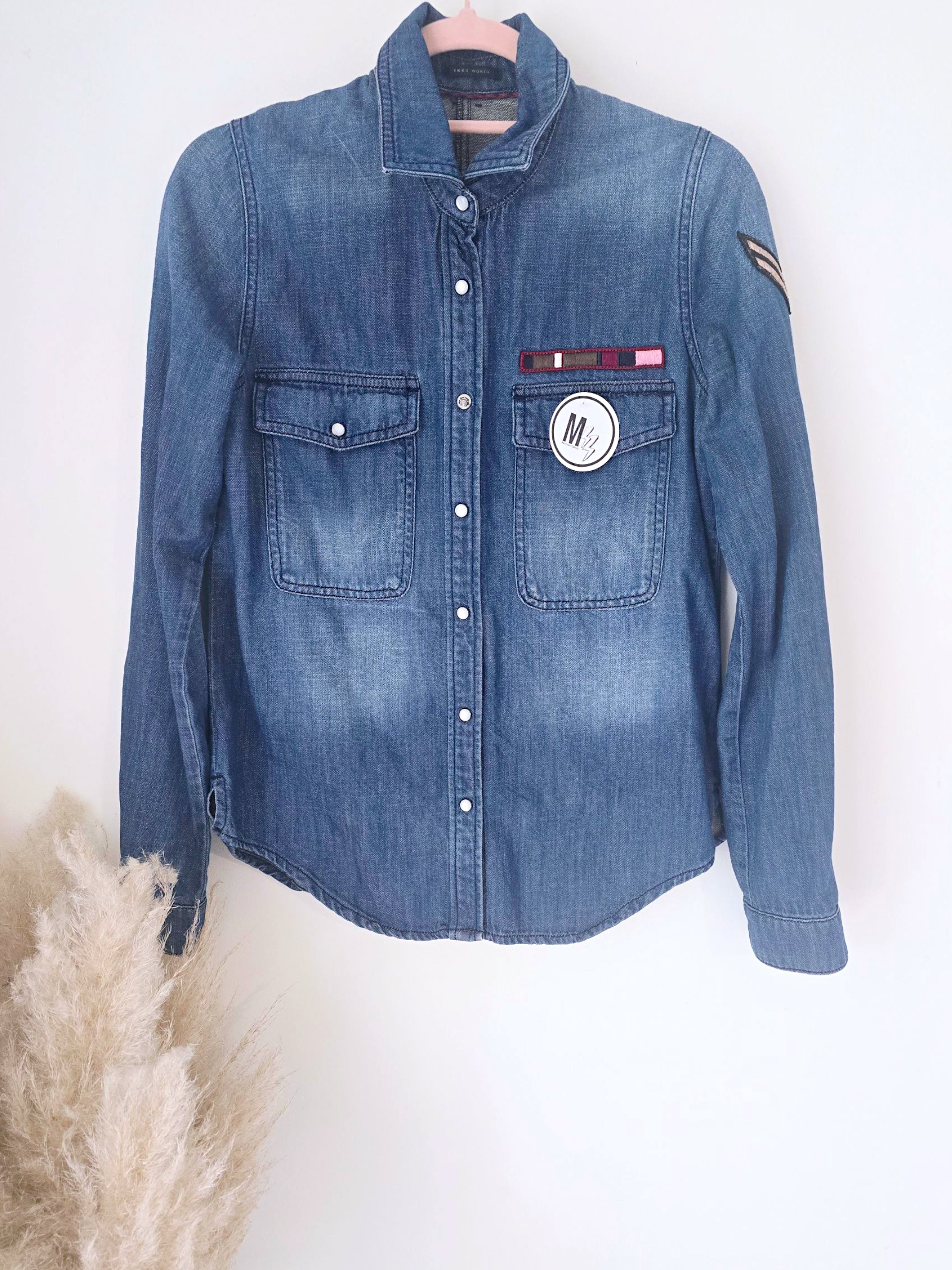 Chemise en jean écussons