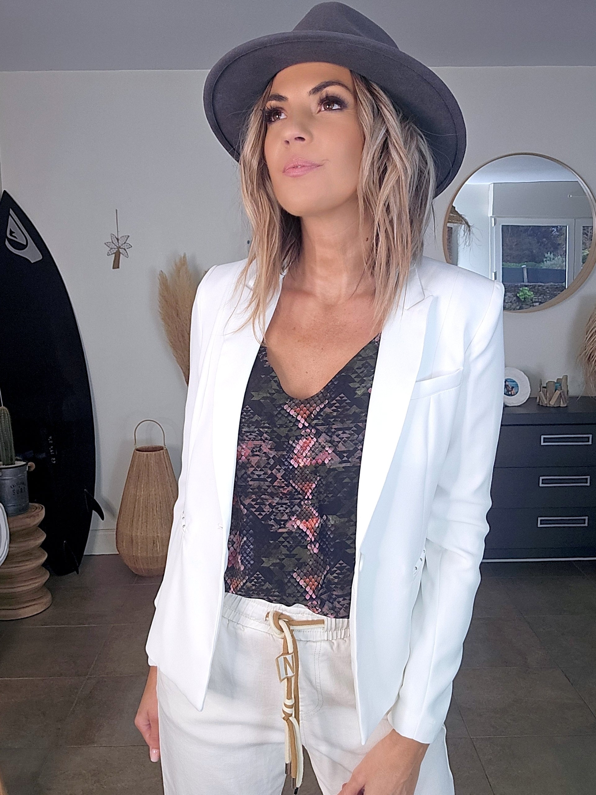 Veste cintrée blanche - 𝐌𝐚𝐫𝐢𝐧𝐚𝟒𝟒𝐟𝐚𝐦𝐢𝐥𝐲