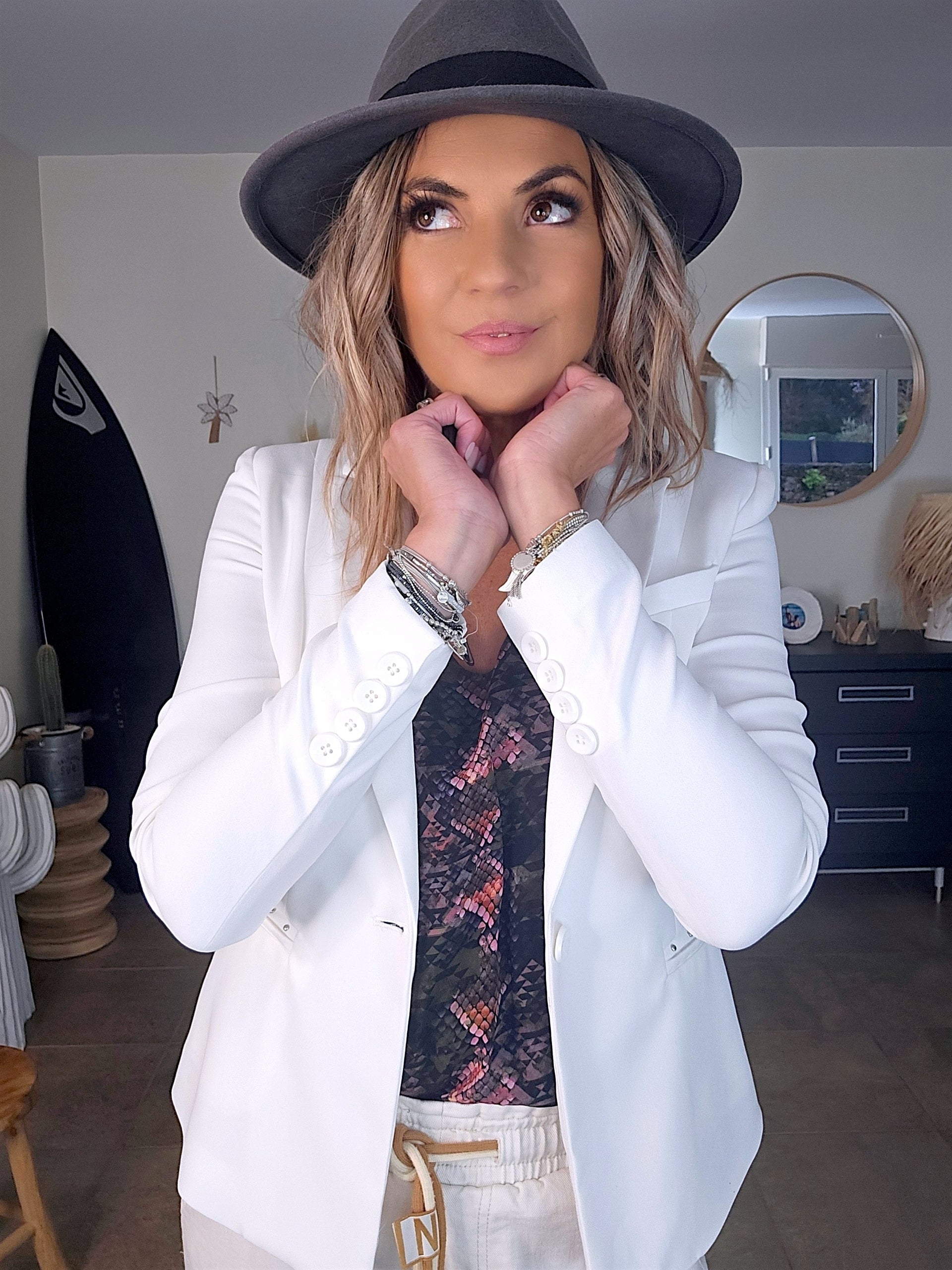 Veste cintrée blanche - 𝐌𝐚𝐫𝐢𝐧𝐚𝟒𝟒𝐟𝐚𝐦𝐢𝐥𝐲