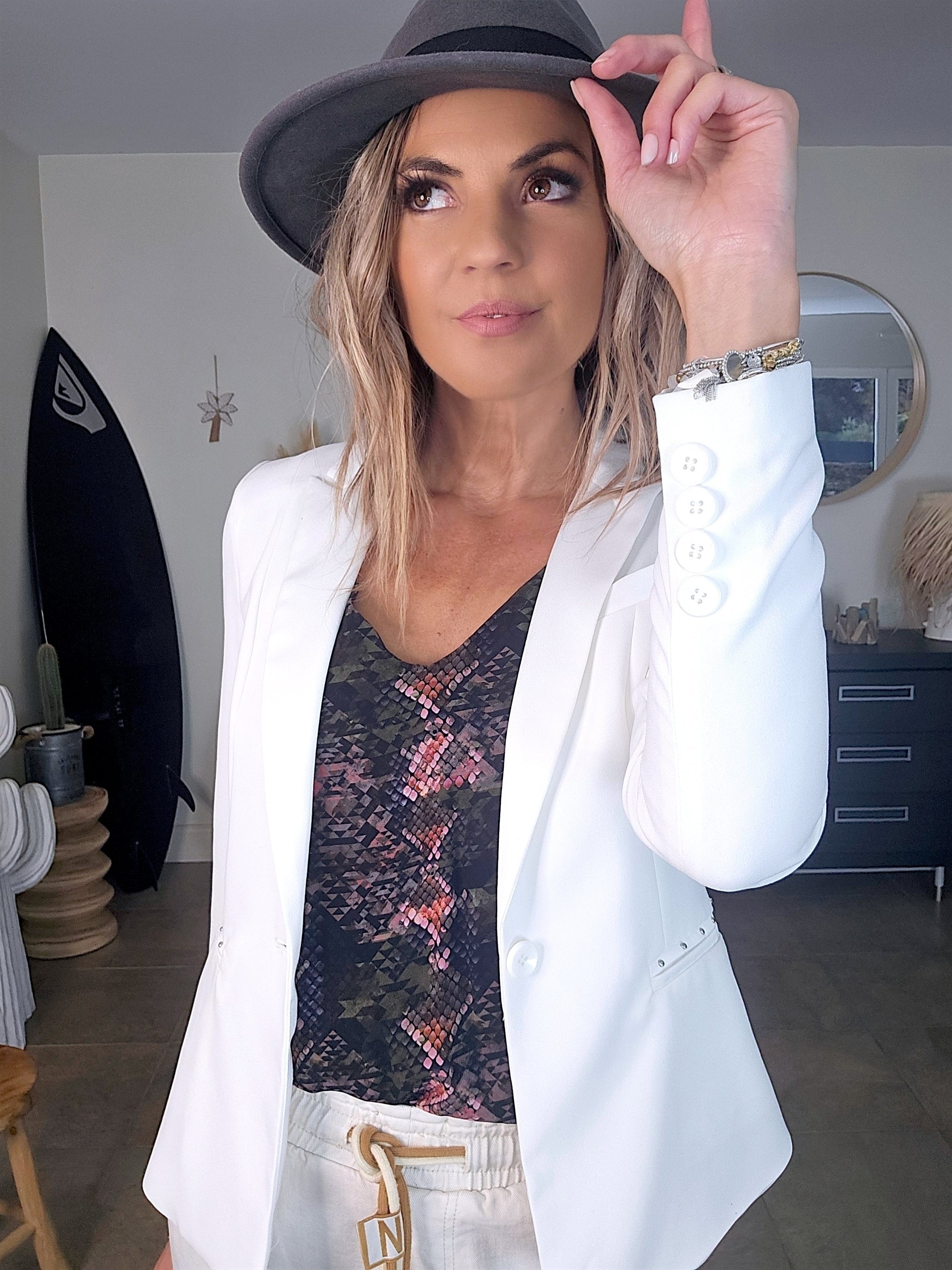 Veste cintrée blanche - 𝐌𝐚𝐫𝐢𝐧𝐚𝟒𝟒𝐟𝐚𝐦𝐢𝐥𝐲