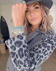 Manteau chevron et léopard gris
