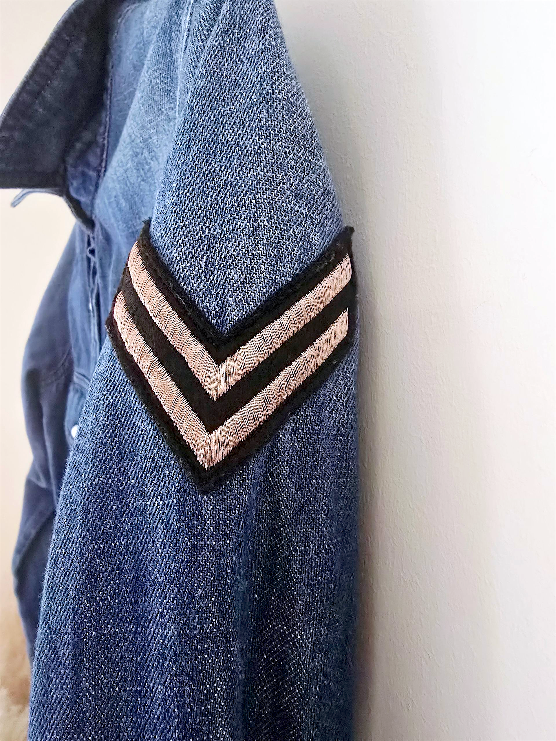 Chemise en jean écussons