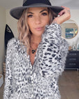 Cardigan léopard noir et blanc