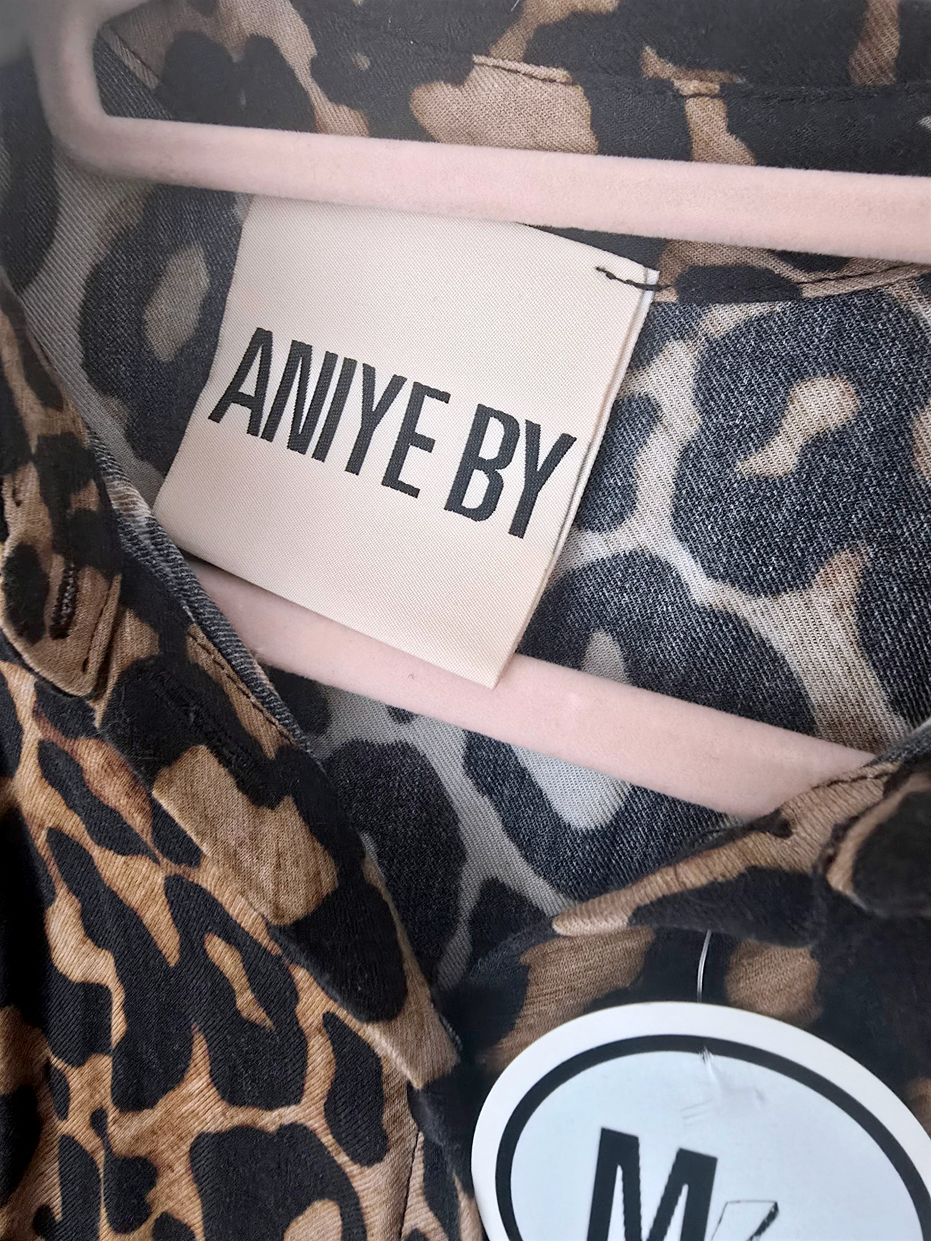 Robe léopard avec ceinture