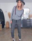 Pull gris à capuche