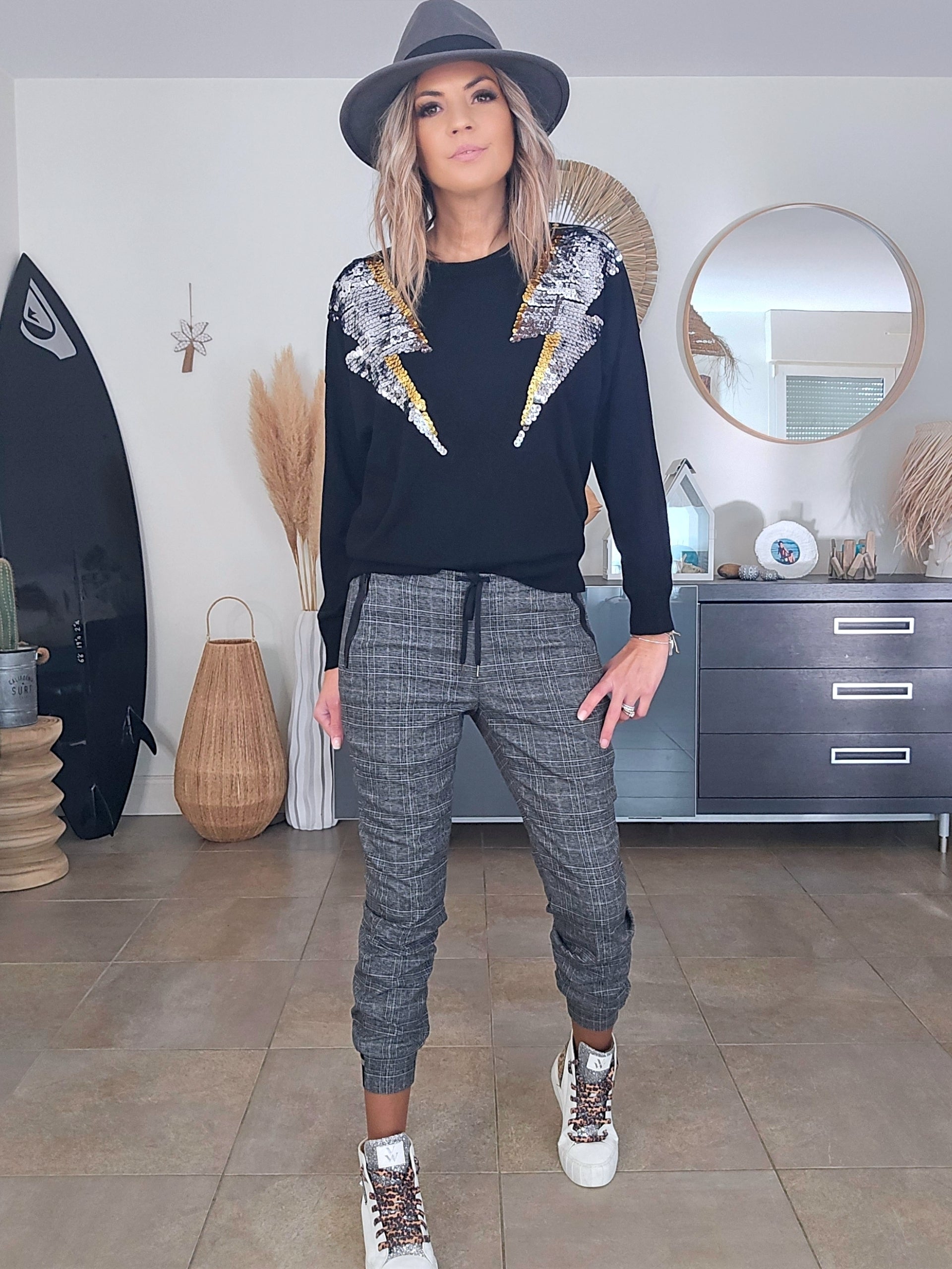 Pull noir éclairs sequins