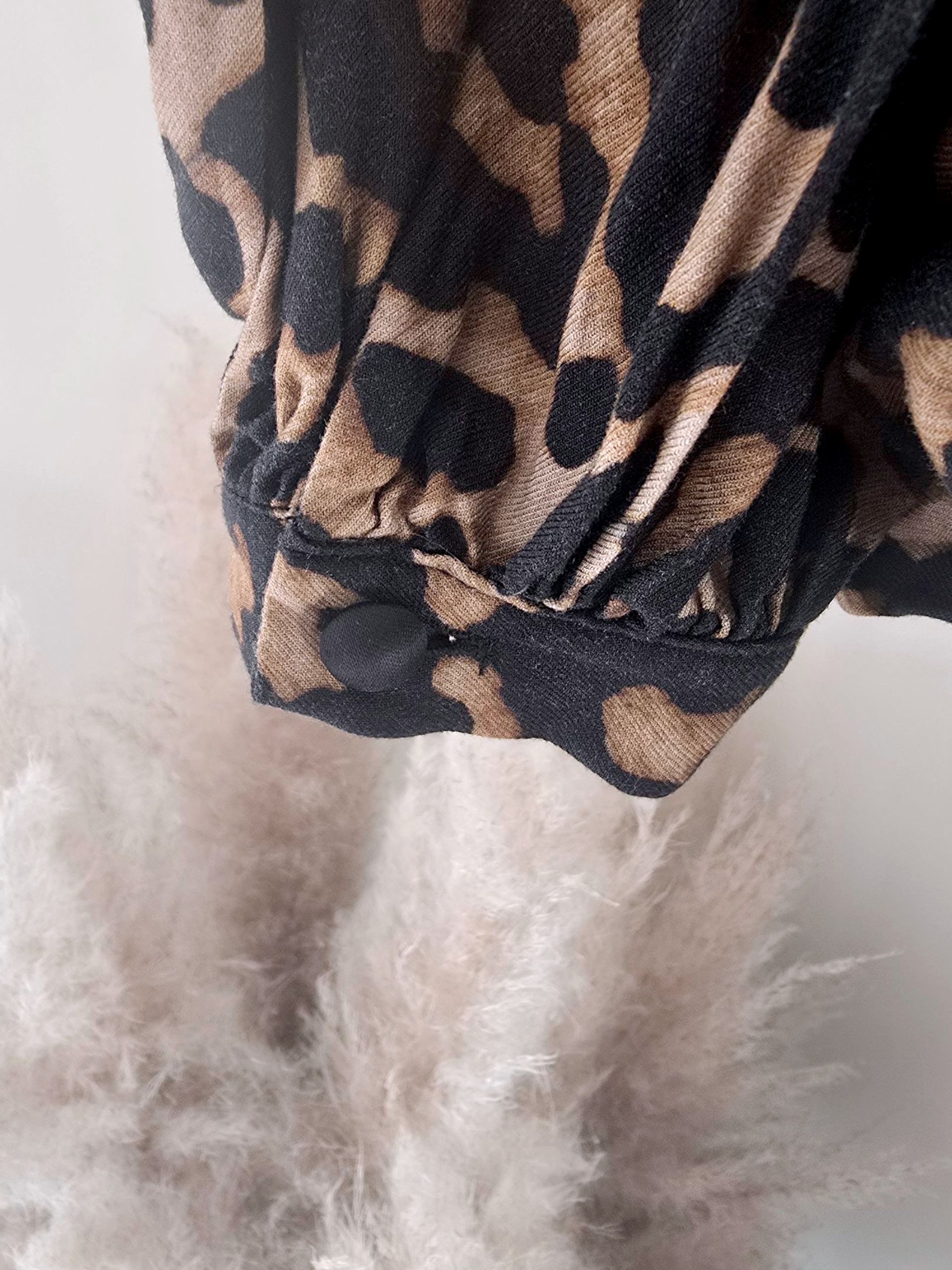 Robe léopard avec ceinture