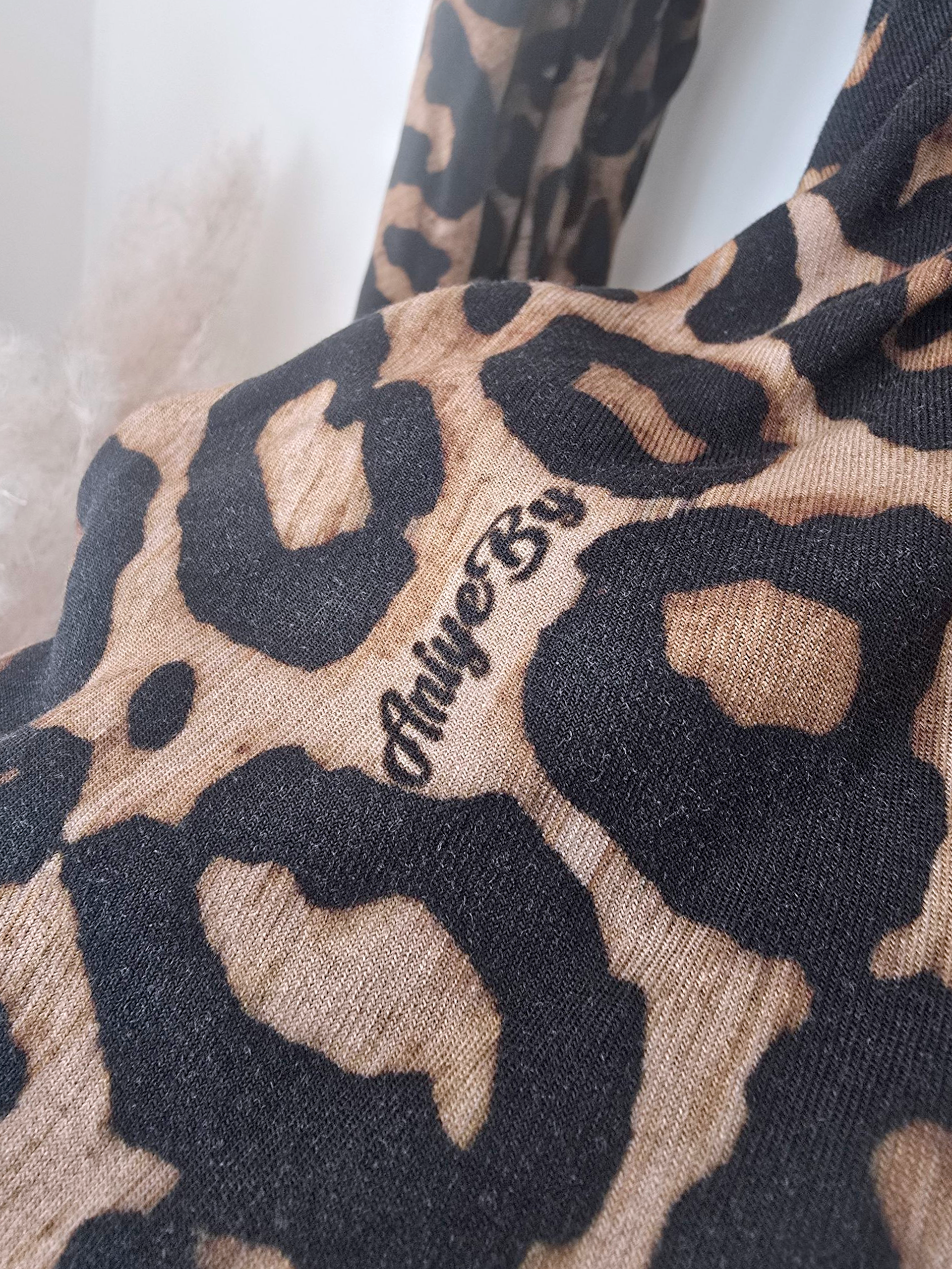 Robe léopard avec ceinture