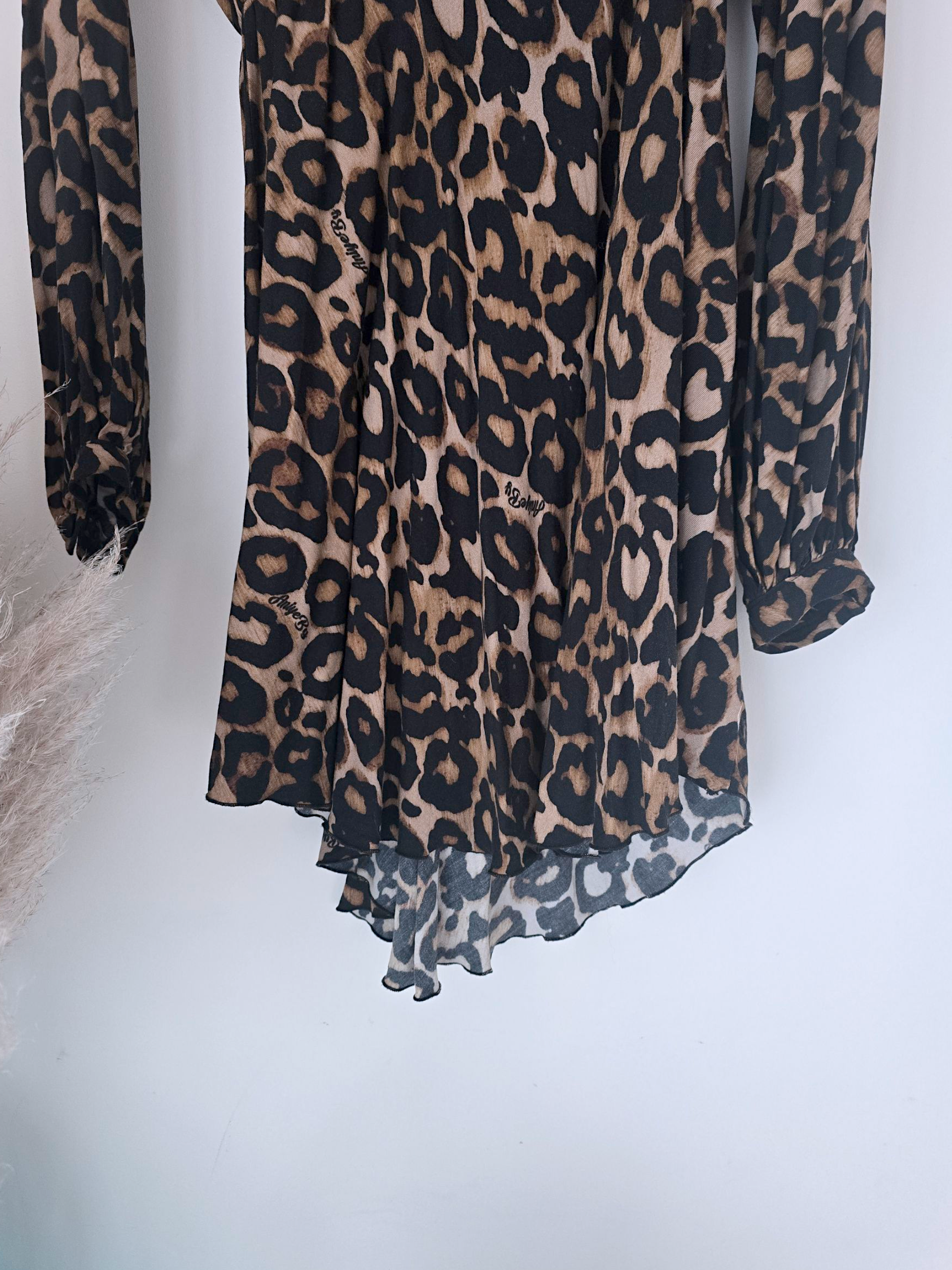 Robe léopard avec ceinture