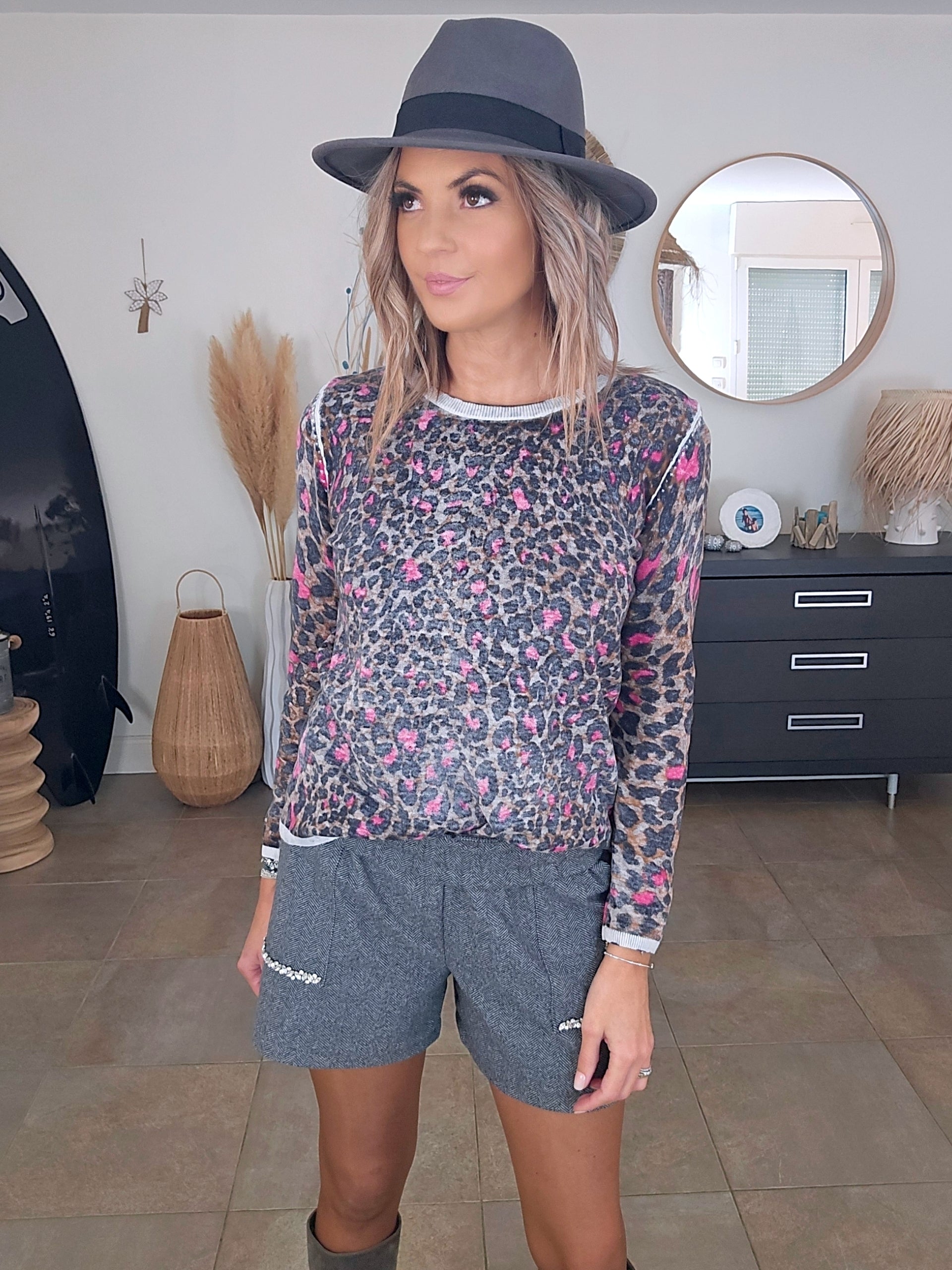 Pull léopard rose vif