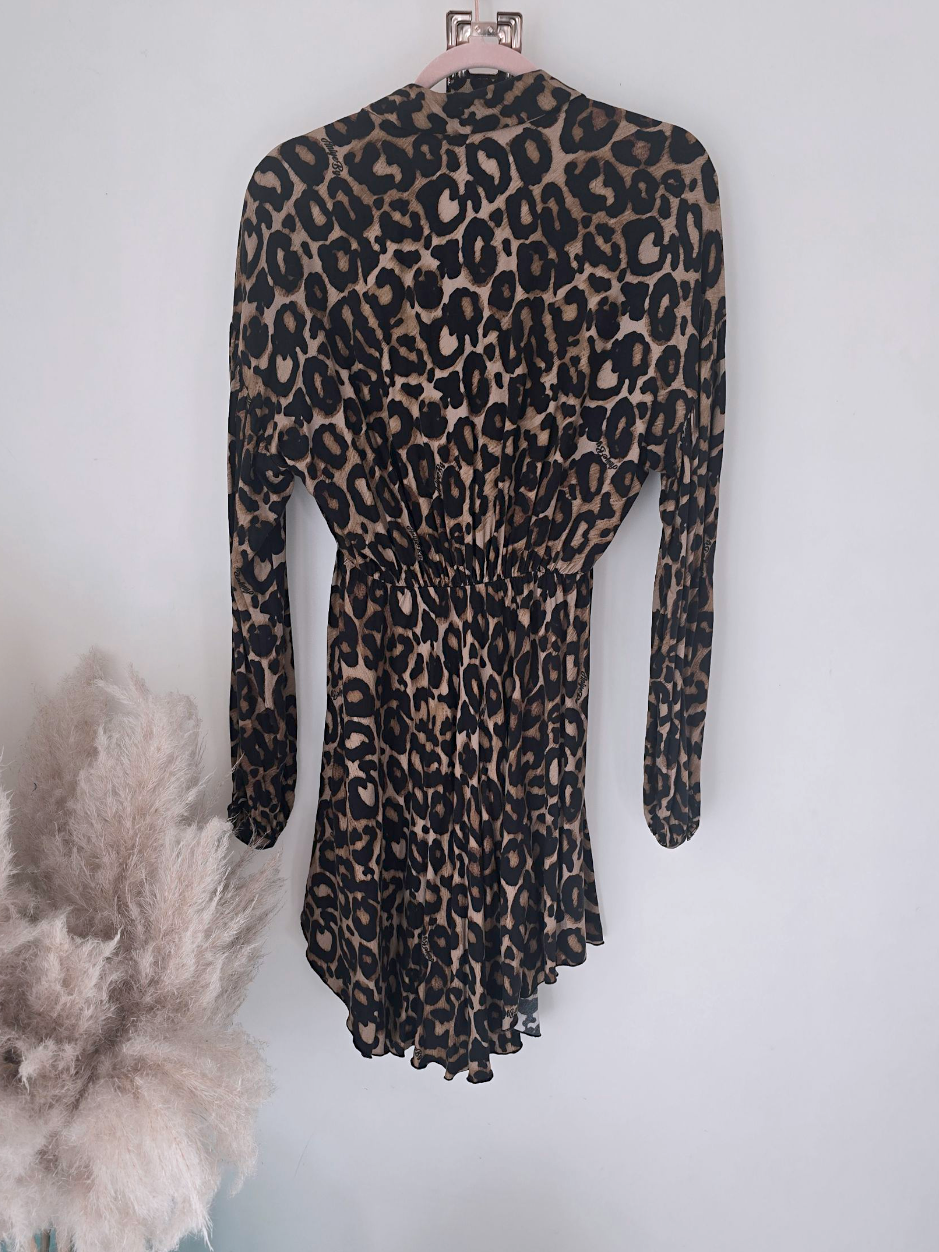 Robe léopard avec ceinture